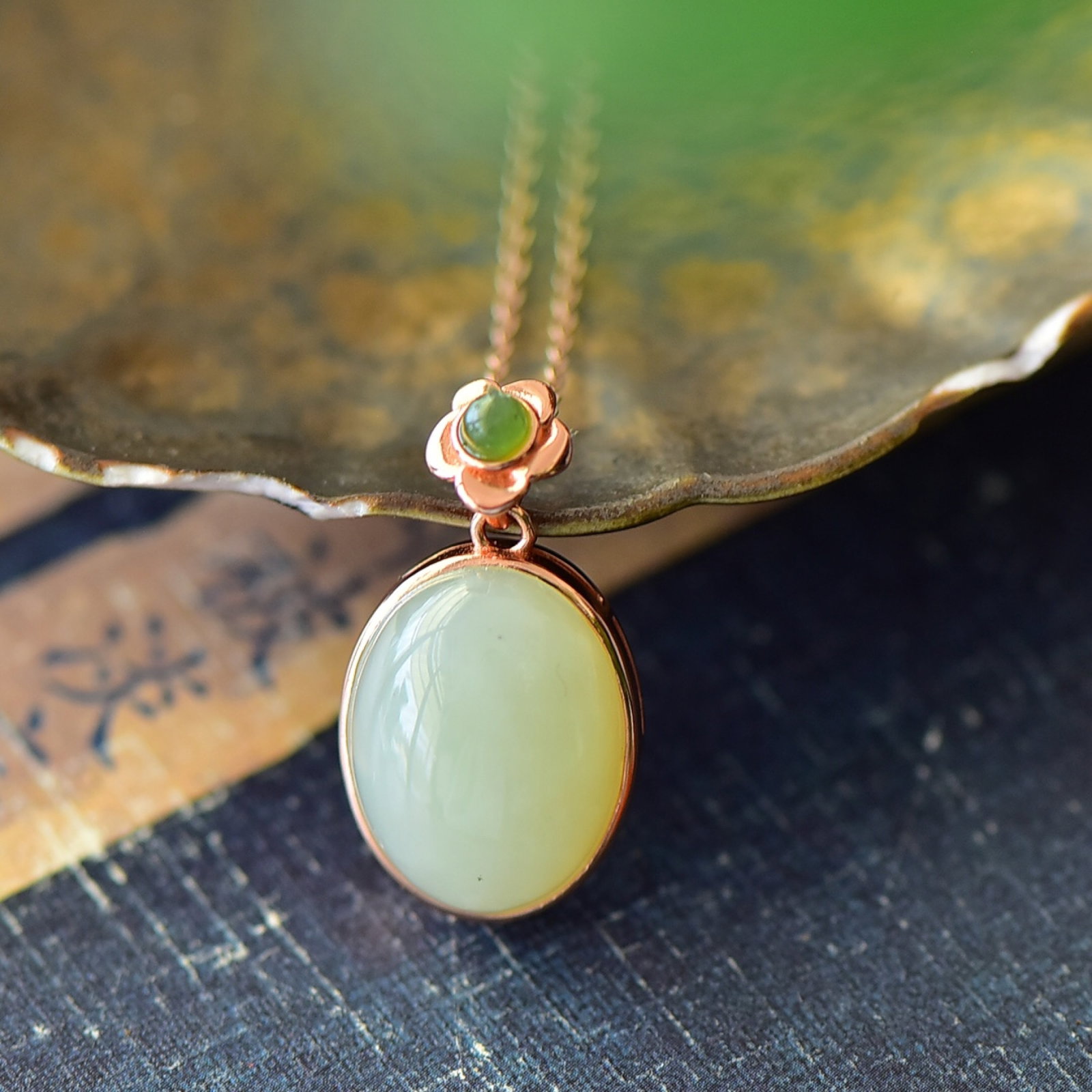 An Exquisite Sterling Silver-Gold Plated Inlaid White Jade Necklace: An Exquisite Sterling Silver-Gold Plated Inlaid White Jade Necklace,Size:0.5inx1in 纯银镀金镶白玉项链
