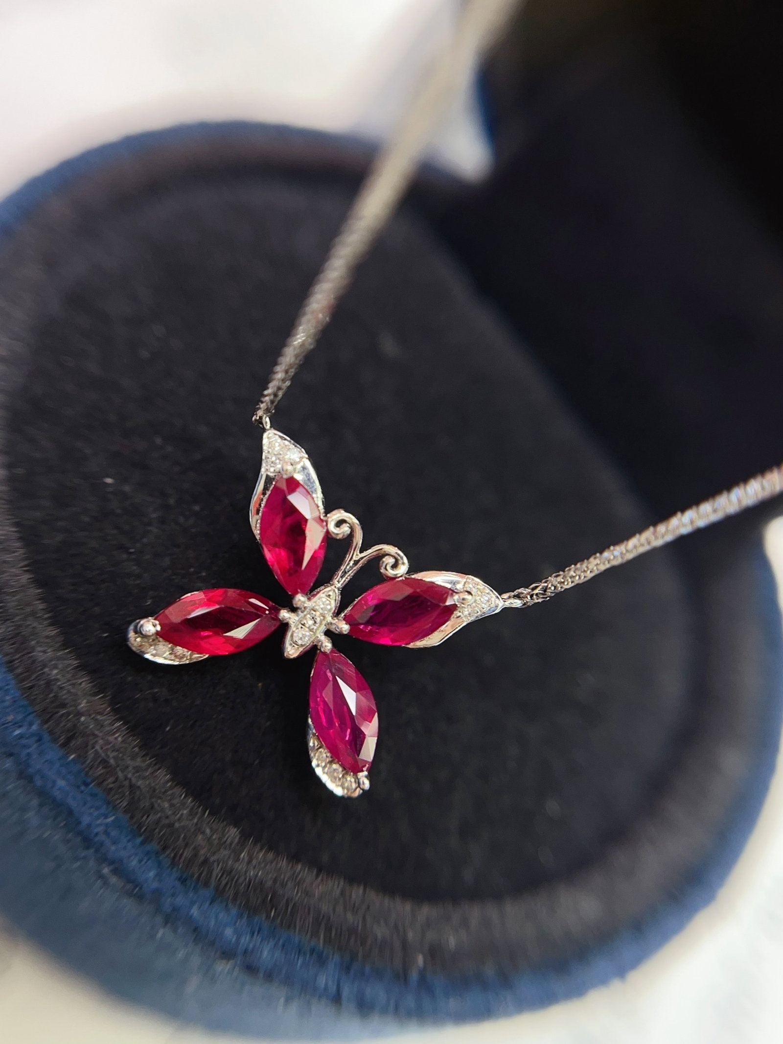 A Exquisite 18k Gold Inlaid 1.35ct Natural Ruby Pendant,Inlaid Diamond: A Exquisite 18k Gold Inlaid 1.35ct Natural Ruby Pendant,Inlaid Diamond,Total Weight:1.98g 18k金镶 1.35ct 天然红宝石吊坠,嵌钻石