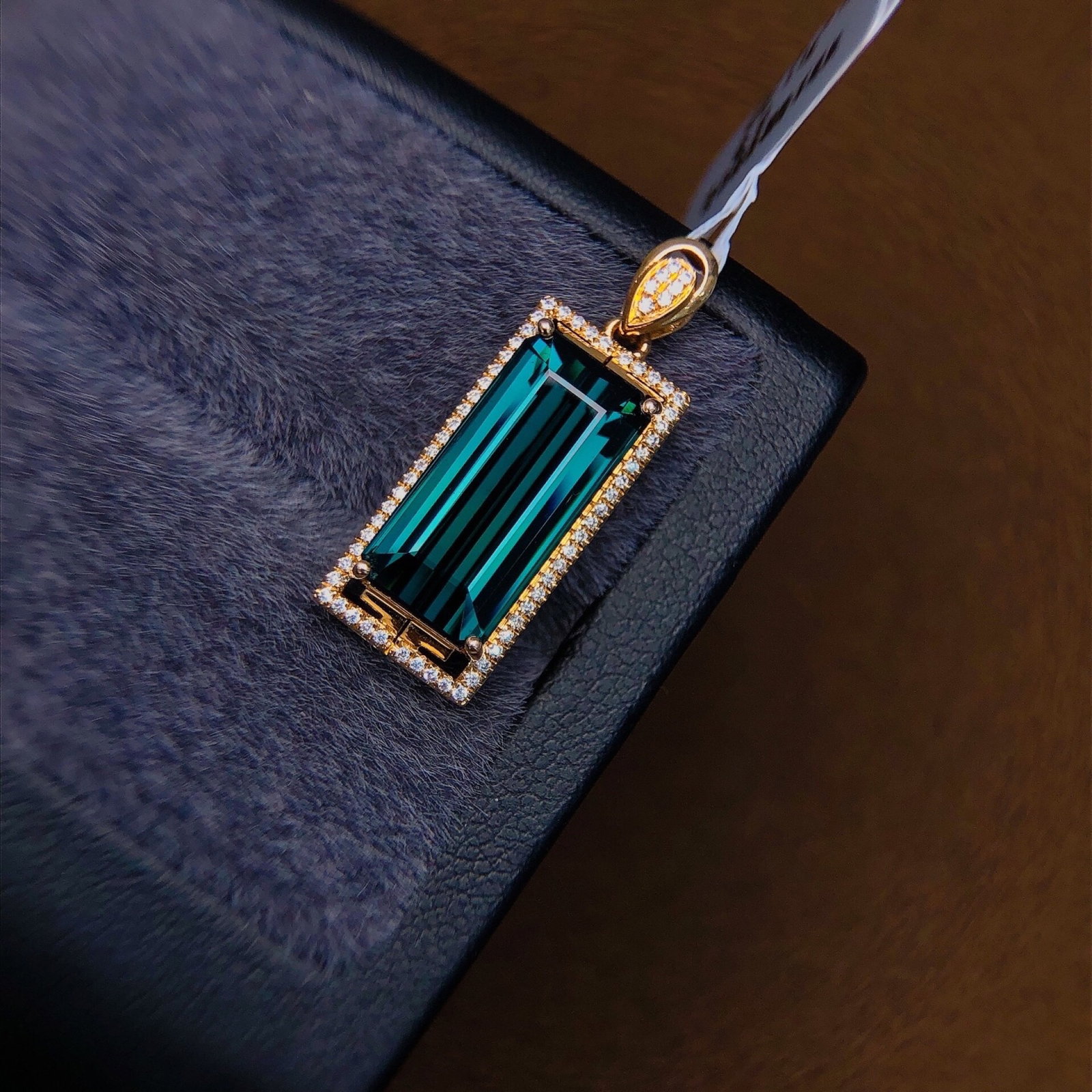 6.26Ctw Sterling Silver-Gold Plated Inlaid Natural Tourmaline Necklace: 6.26Ctw Sterling Silver-Gold Plated Inlaid Natural Tourmaline Necklace,Size:0.3inx0.6in 6.26Ctw纯银镀金嵌天然碧玺项链