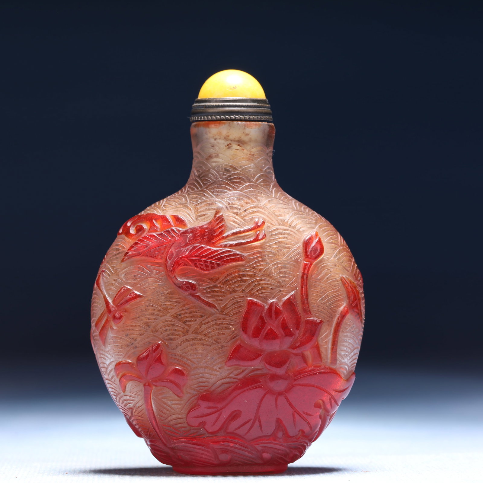 An Exquisite Glass Flower and Crane Pattern Snuff Bottle (1 of 4)
