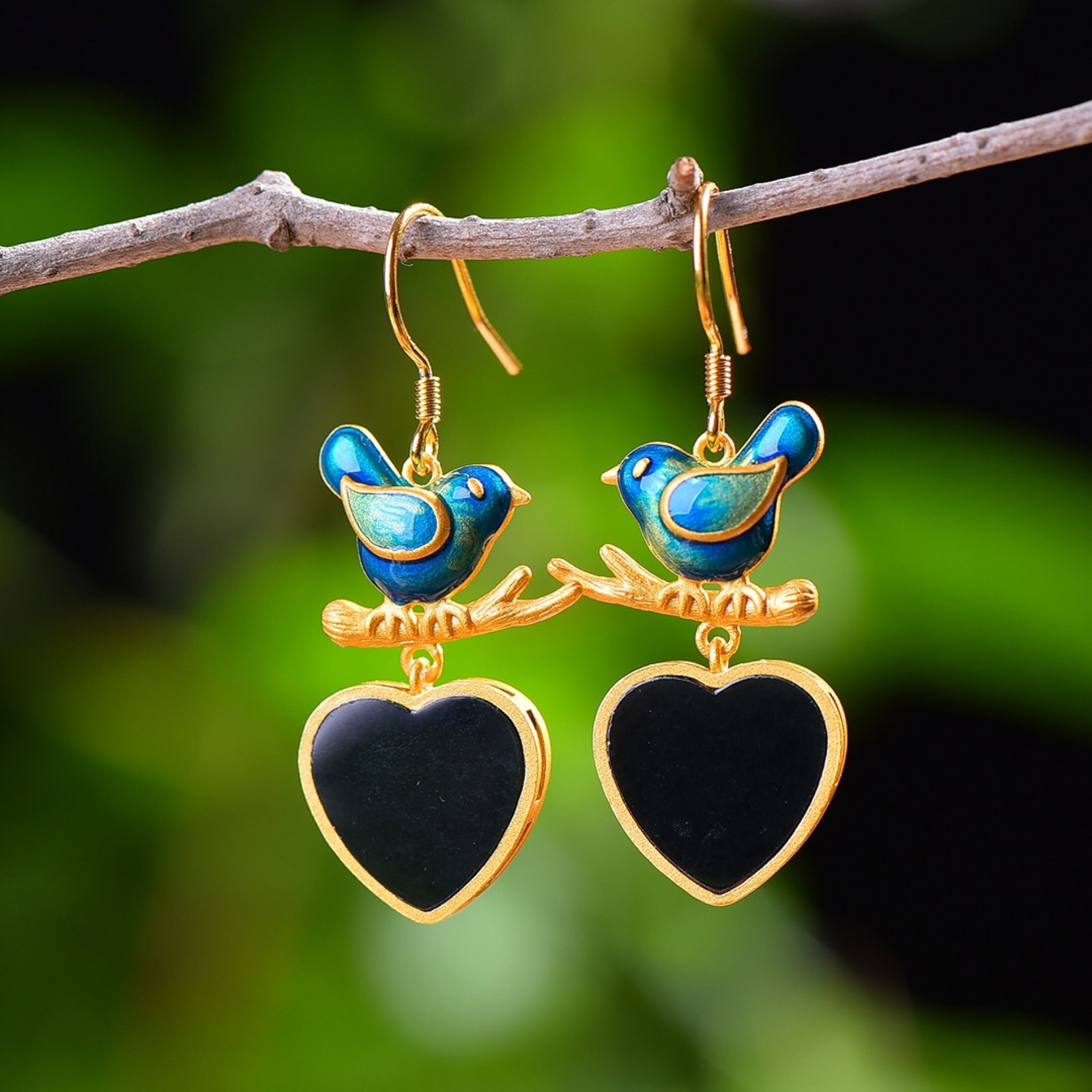 A Pair of Exquisite Sterling Silver-Gold Plated Inlaid Black Jade Enamel Earrings: A Pair of Exquisite Sterling Silver-Gold Plated Inlaid Black Jade Enamel Earrings,Size:0.5inx0.5in 一对纯银镀金镶黑玉珐琅耳Ĩ