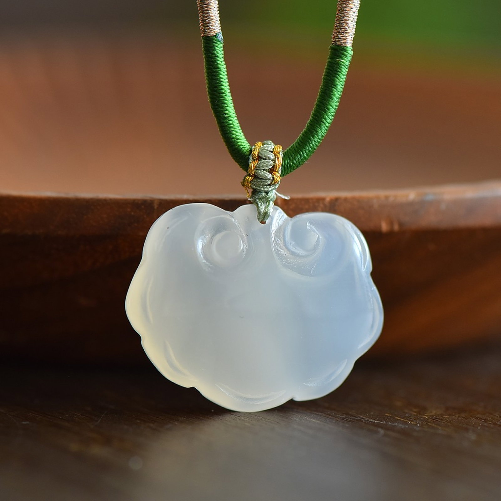 An Exquisite Jadeite Pendant: An Exquisite Jadeite Pendant,Size:1inx1.2in 翡翠挂件