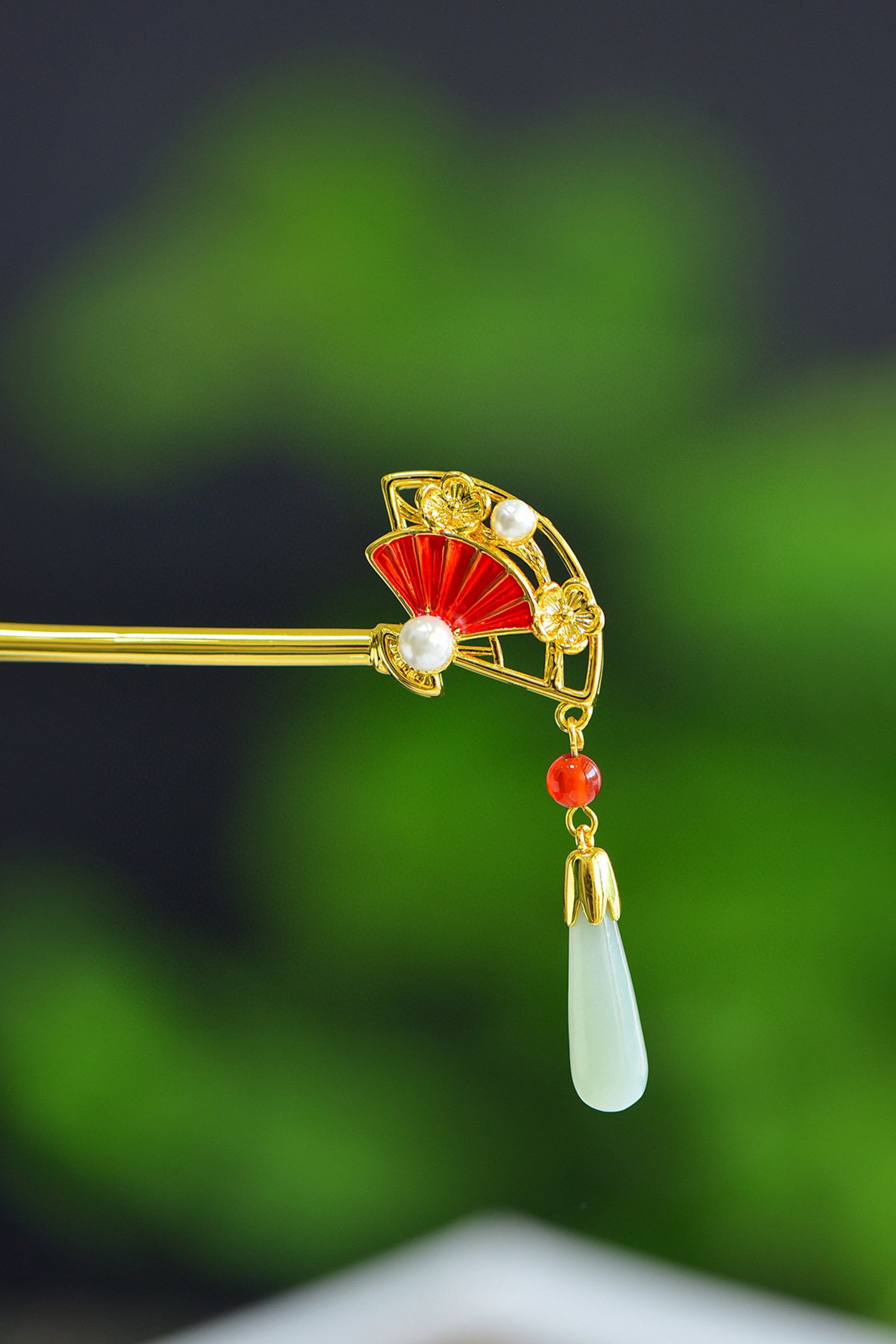 An Exquisite Bronze-Gold Plated Inlaid White Jade Hairpin,Inlaid Pearl: An Exquisite Bronze-Gold Plated Inlaid White Jade Hairpin,Inlaid Pearl,Size:0.2inx0.8in 铜镀金镶白玉发簪,嵌珍珠