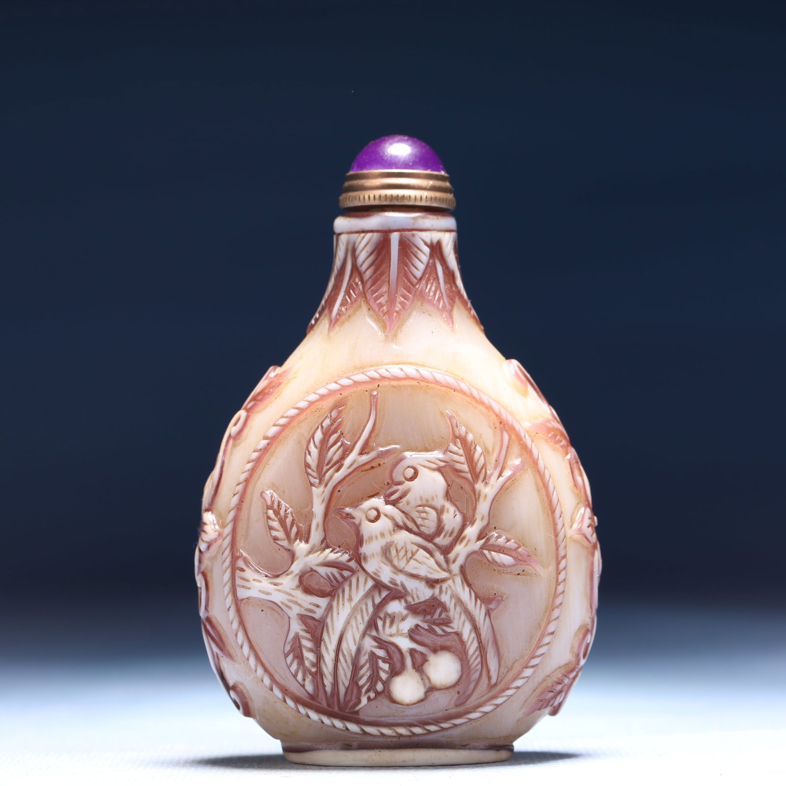 An Exquisite Glass Flower and Bird Pattern Snuff Bottle: An Exquisite Glass Flower and Bird Pattern Snuff Bottle,Qing Dynasty,China,Size:2inx1.2inx3.3in,Weight:76g 琉璃花鸟纹鼻烟壶,中国清