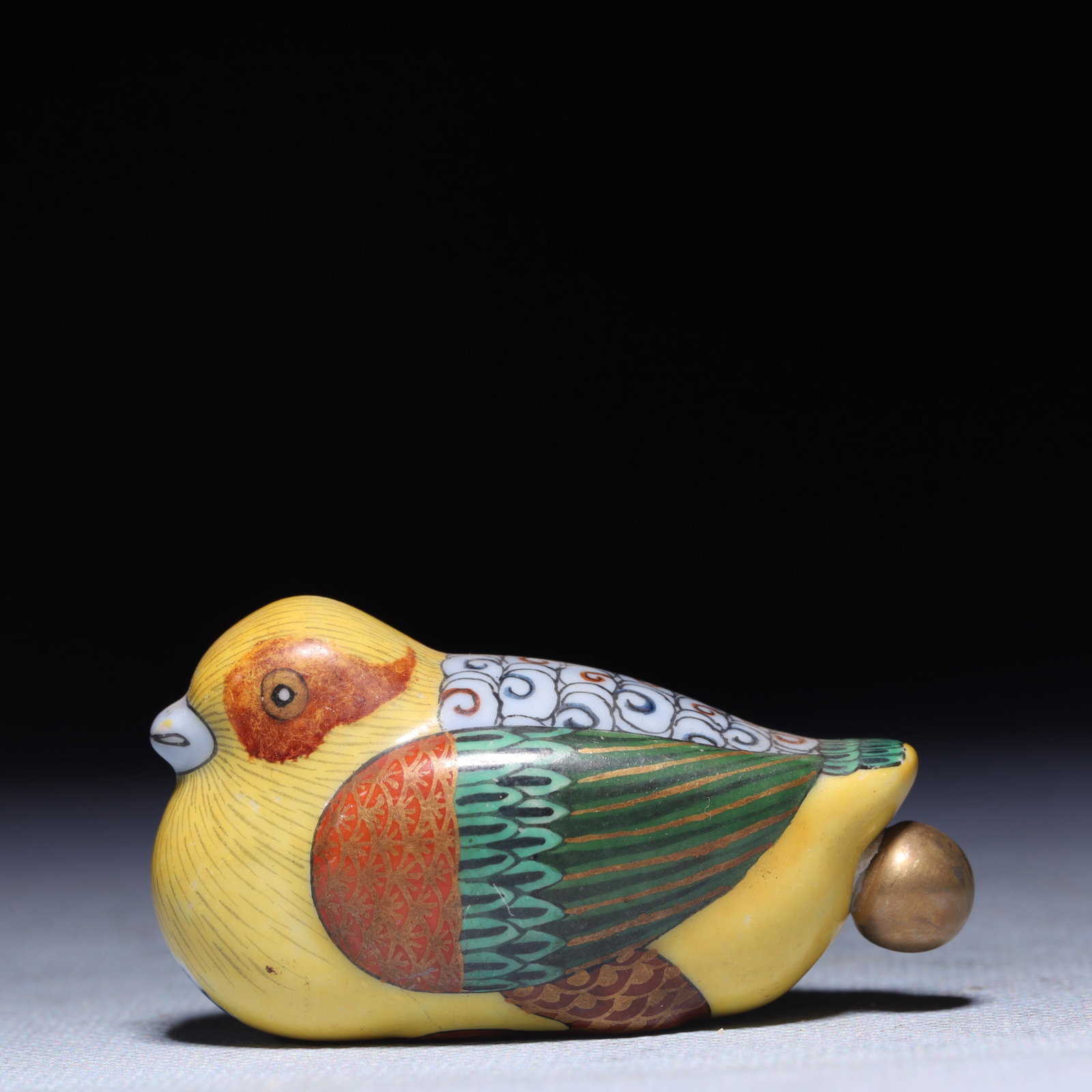 An Exquisite Famille-Rose Bird Snuff Bottle: An Exquisite Famille-Rose Bird Snuff Bottle,Qing Dynasty,China,Qianlong Four-character Mark,Size:2.6inx1inx1.4in,Weight:51.7g