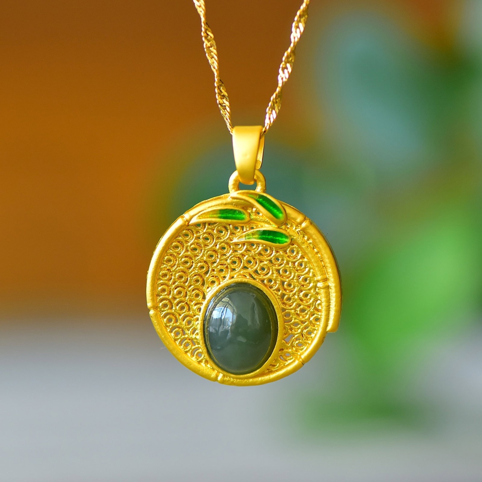 An Exquisite Bronze-Gold Plated Inlaid Green Jade Necklace: An Exquisite Bronze-Gold Plated Inlaid Green Jade Necklace,Size:0.3inx0.4in 铜镀金镶青玉项链