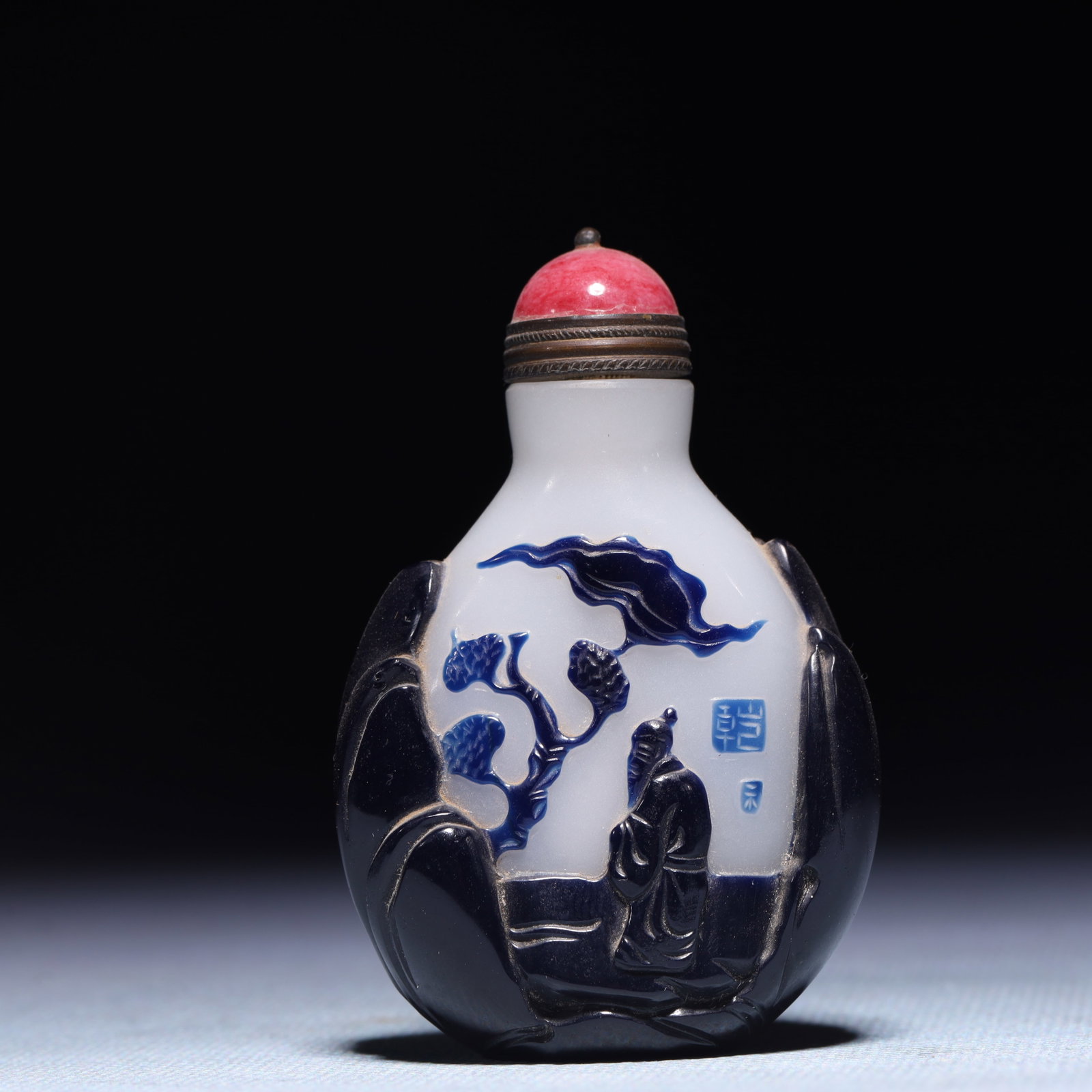 An Exquisite Glass Character and Story Pattern Snuff Bottle: An Exquisite Glass Character and Story Pattern Snuff Bottle,Qing Dynasty,China,Size:1.6inx0.8inx2.8in,Weight:61.2g