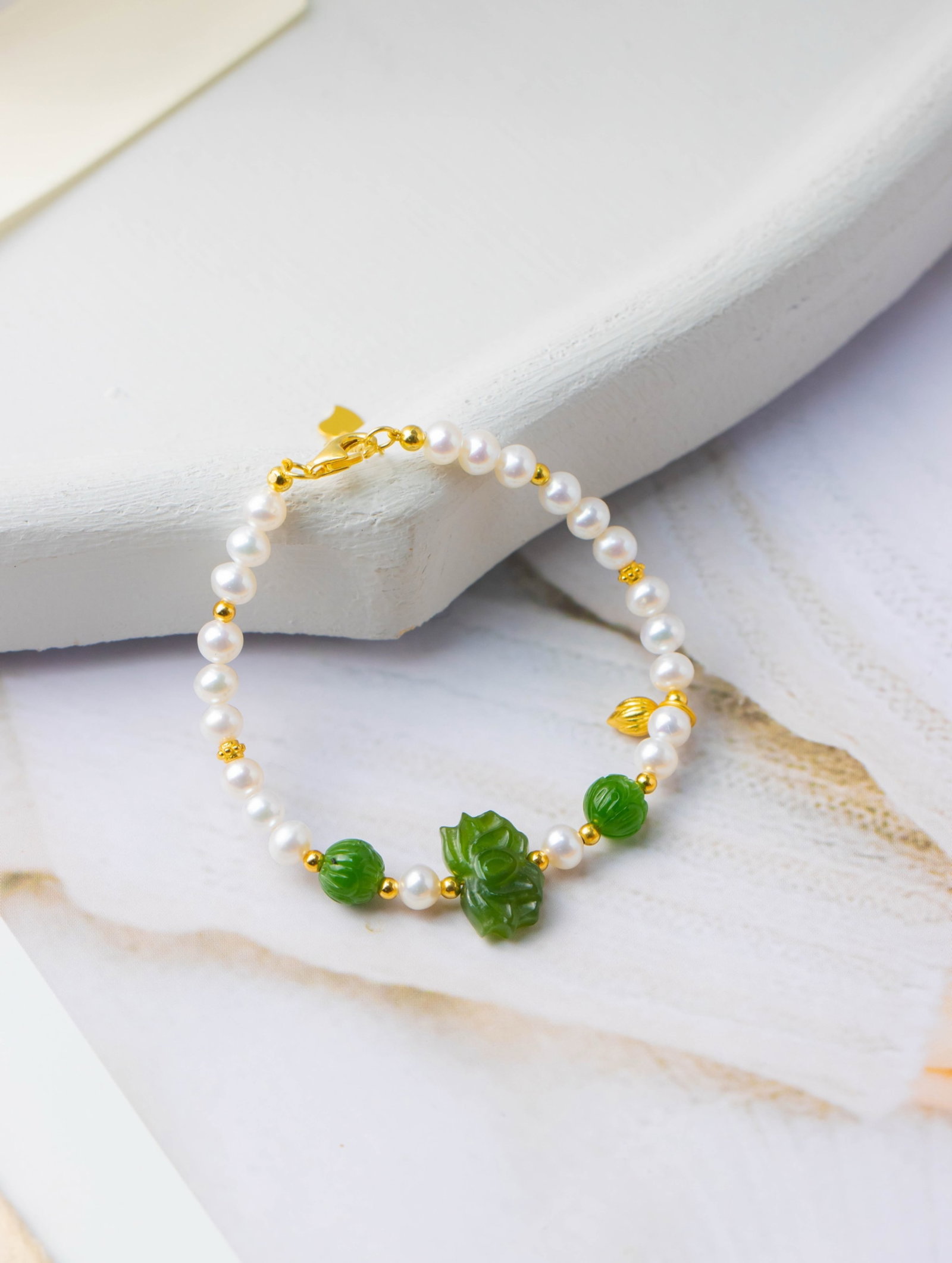 An Exquisite Sterling Silver-Gold Plated Inlaid Pearls Bracelets,Inlaid Jasper: An Exquisite Sterling Silver-Gold Plated Inlaid Pearls Bracelets,Inlaid Jasper 纯银镀金镶珍珠手链,嵌碧玉