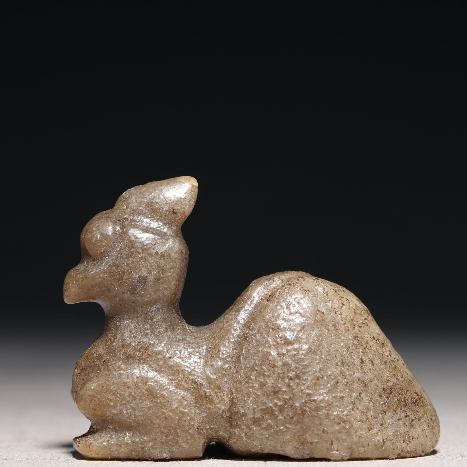 An Archaic Hongshan Culture Greenish Jade Pendant: An Archaic Hongshan Culture Greenish Jade Pendant,Ancient Time, China,Size:2.3inx1.2inx1.7in Weight:78.9g 红山文化青白玉挂件,新石Ý