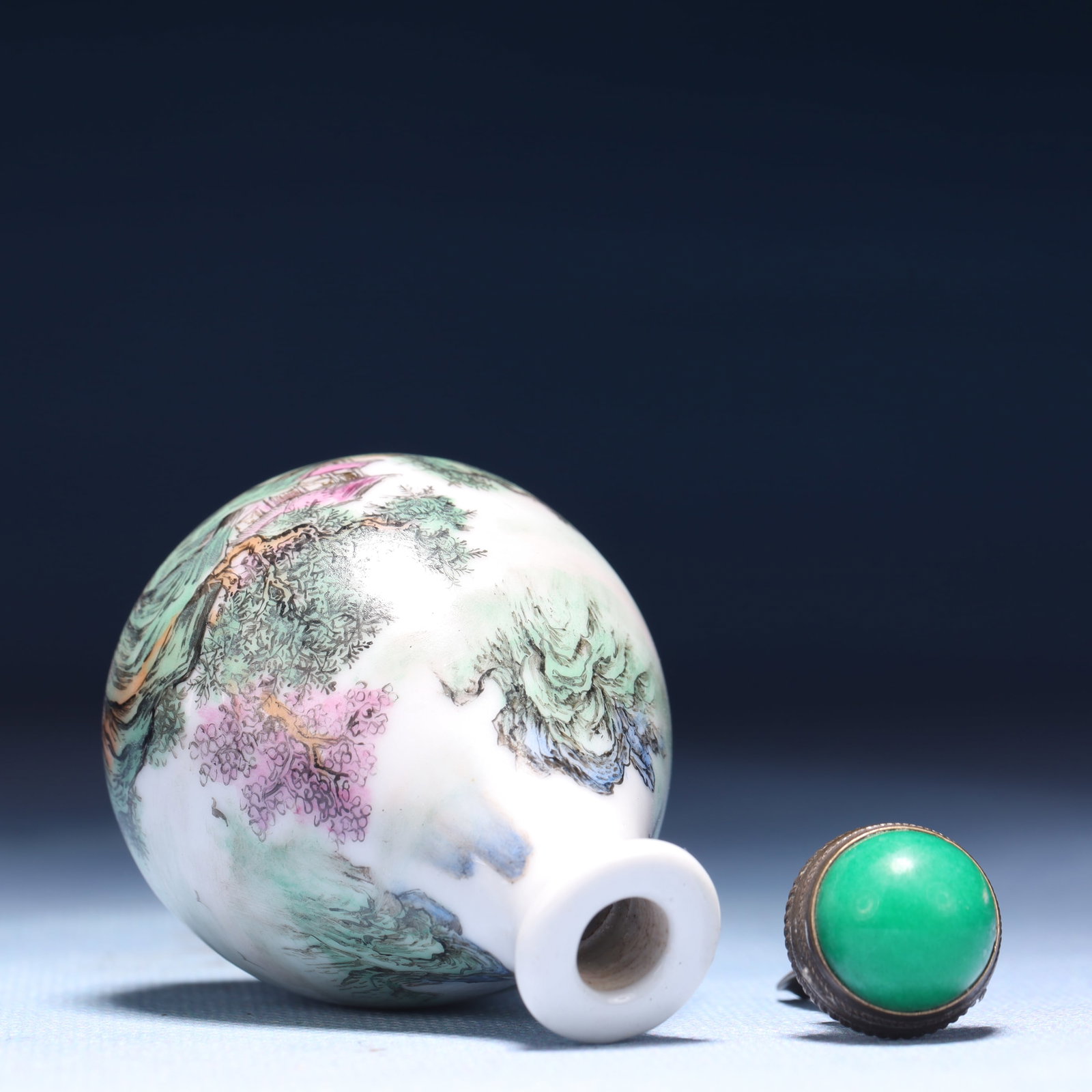 An Exquisite Enamel Landscape Pattern Snuff Bottle - 5