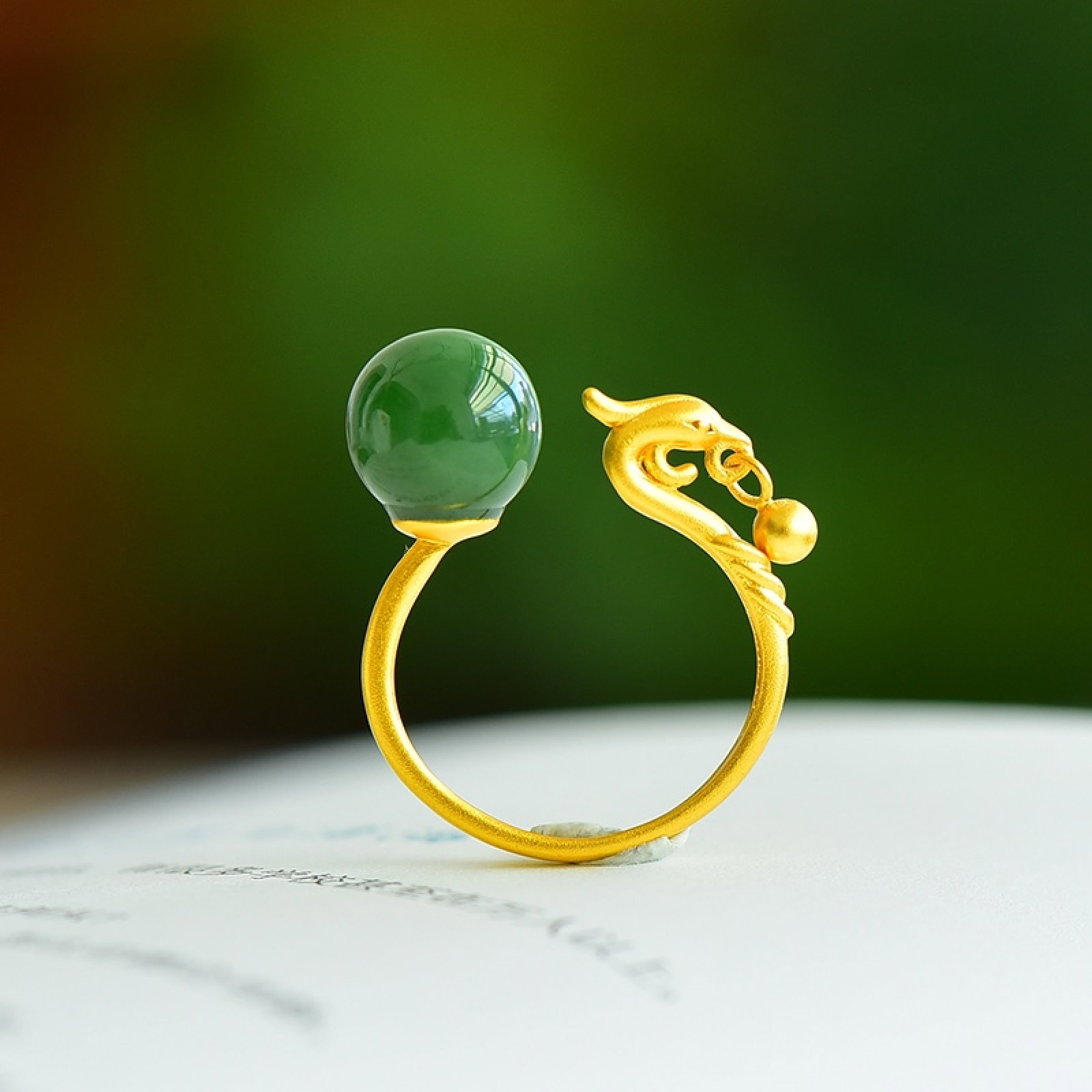 An Exquisite Sterling Silver-Gold Plated Inlaid Jasper Ring: An Exquisite Sterling Silver-Gold Plated Inlaid Jasper Ring,Size:0.4in 纯银镀金镶碧玉戒指