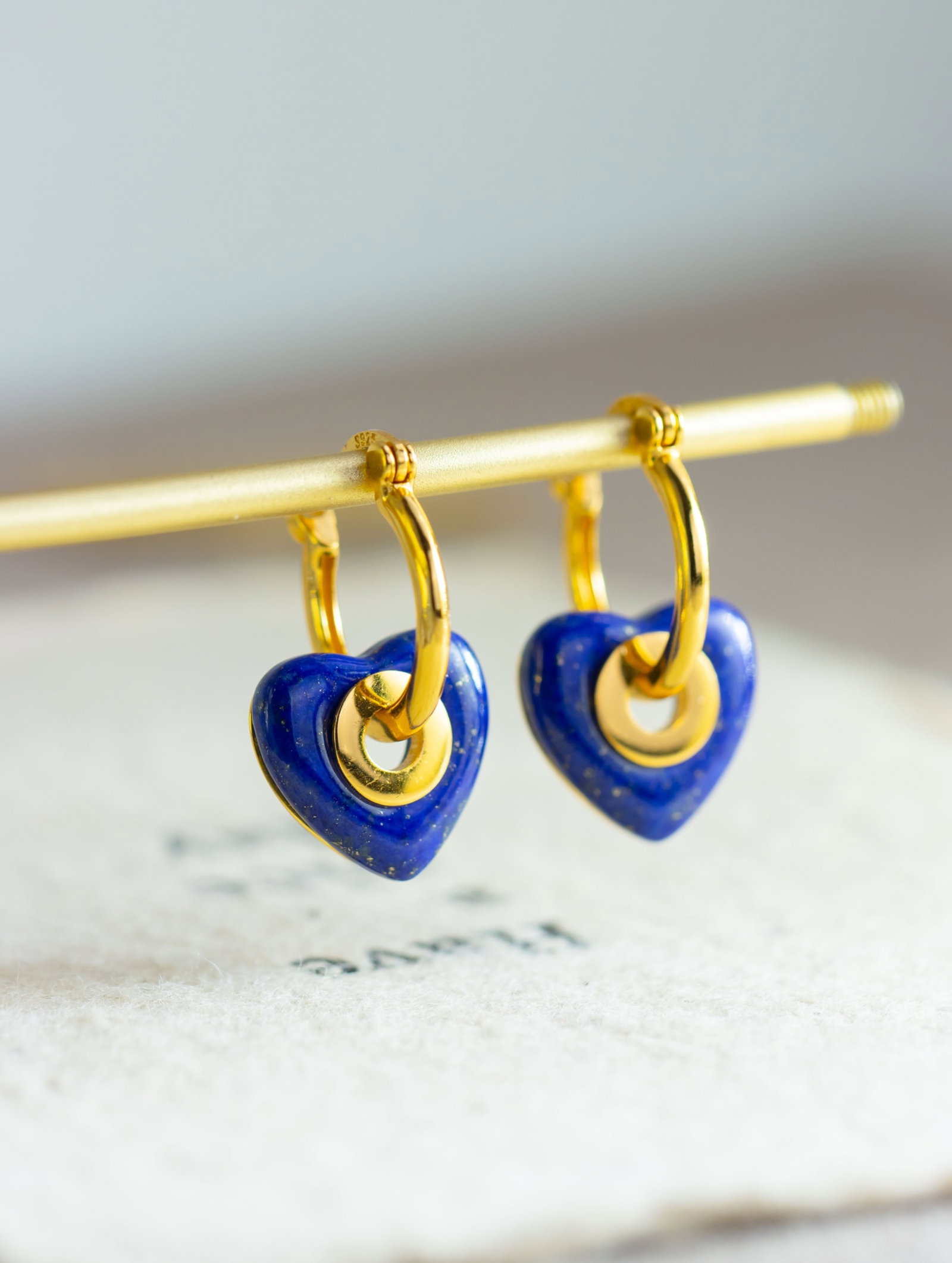 A Pair of Exquisite Sterling Silver-Gold Plated Inlaid Lapis Lazuli Earrings: A Pair of Exquisite Sterling Silver-Gold Plated Inlaid Lapis Lazuli Earrings 一对纯银镀金镶青金石耳环