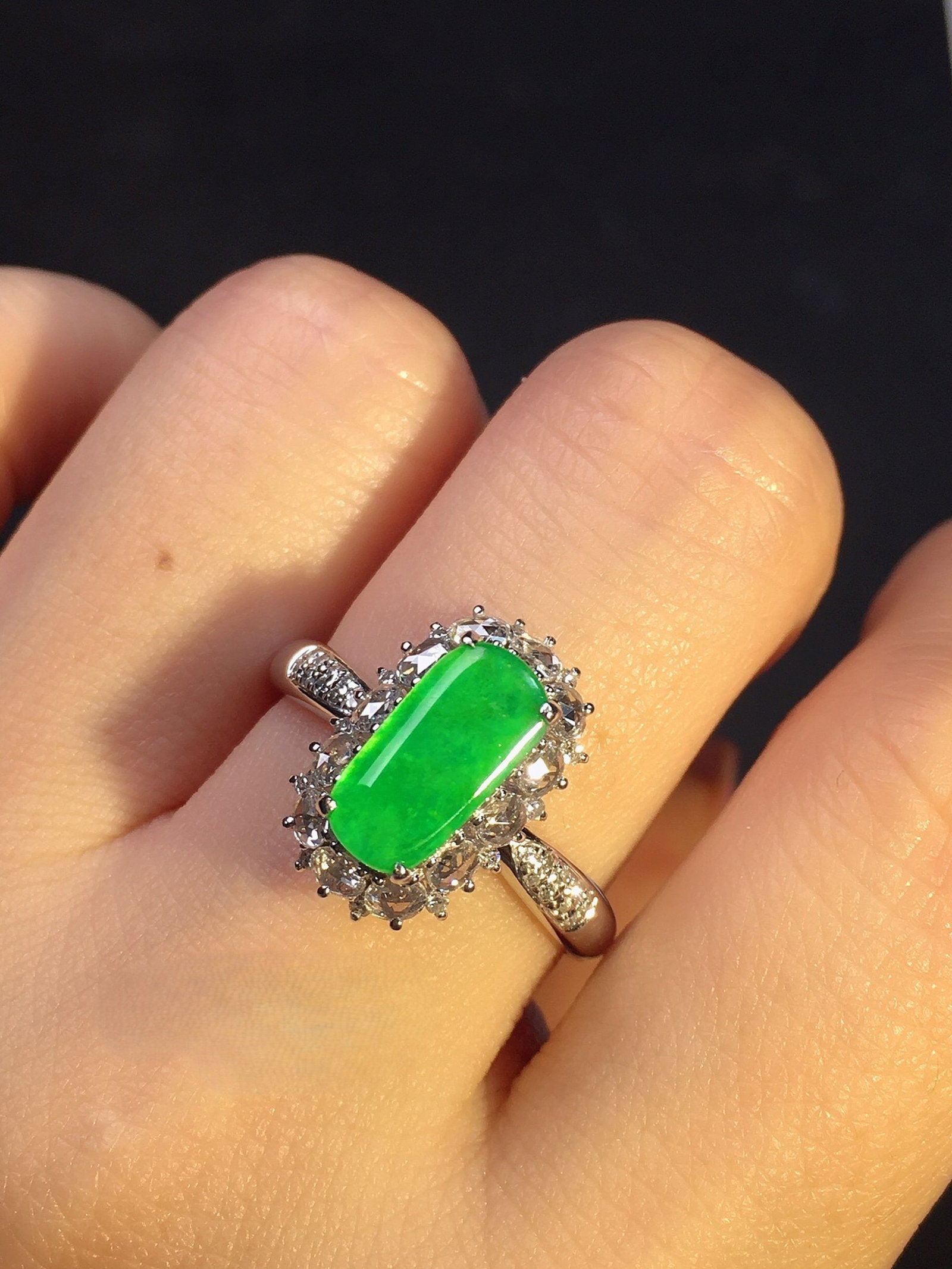 An Exquisite 18k Gold Diamond Inlaid Jadeite Ring: An Exquisite 18k Gold Diamond Inlaid Jadeite Ring,Size(Loose Stone):0.4inx0.2in #14 18k金钻镶嵌翡翠戒指