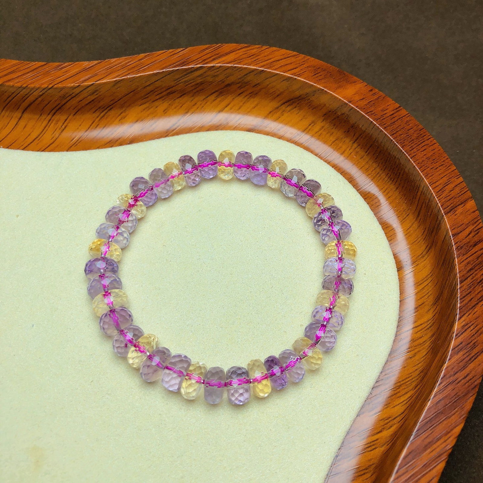 An Exquisite Crystal Bracelet: An Exquisite Crystal Bracelet,Size:0.3inx0.2in,Weight:21.6g 水晶手串