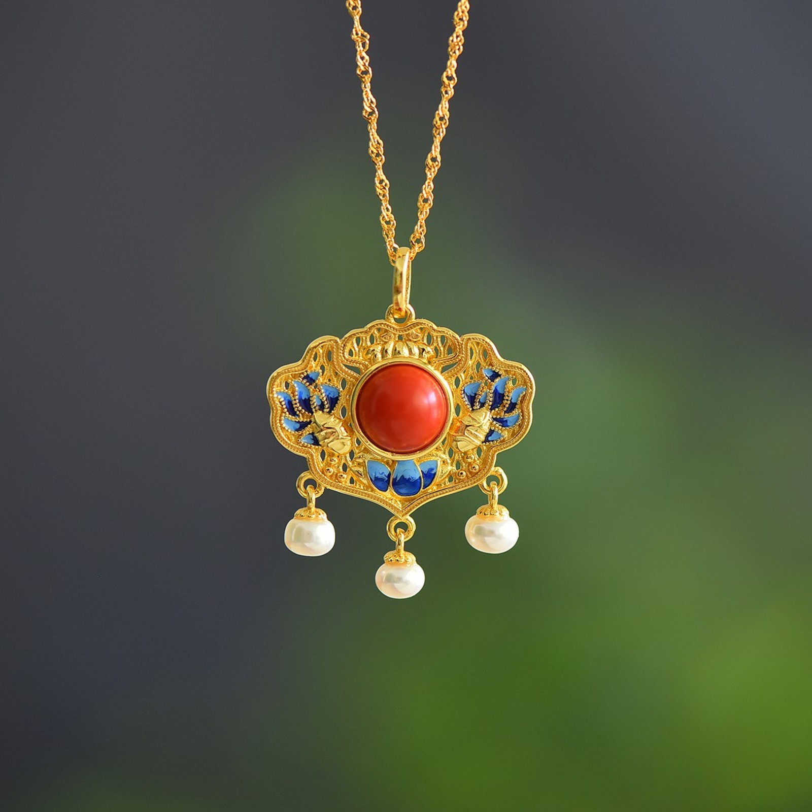 An Exquisite Sterling Silver-Gold Plated Inlaid Cinnabar Pendant: An Exquisite Sterling Silver-Gold Plated Inlaid Cinnabar Pendant,Size:0.3inx0.3in 纯银镀金镶朱砂吊坠