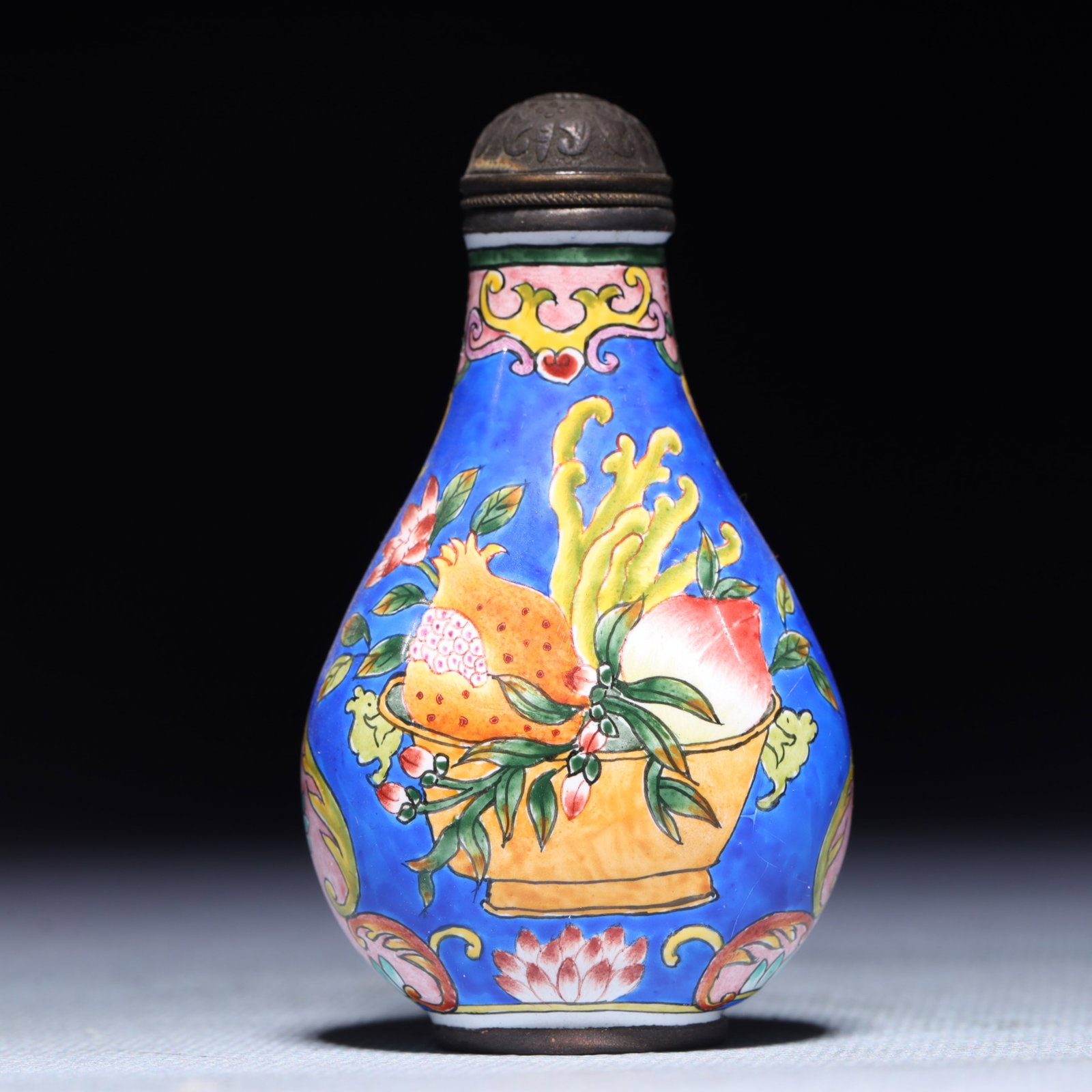 An Exquisite Painted Enamel Melon and Fruit Pattern Snuff Bottle: An Exquisite Painted Enamel Melon and Fruit Pattern Snuff Bottle,Qing Dynasty,China,Qianlong Four-character Mark,Size:1.6inx0.8inx2.8in,Weight:60.6g 画珐琅瓜果纹