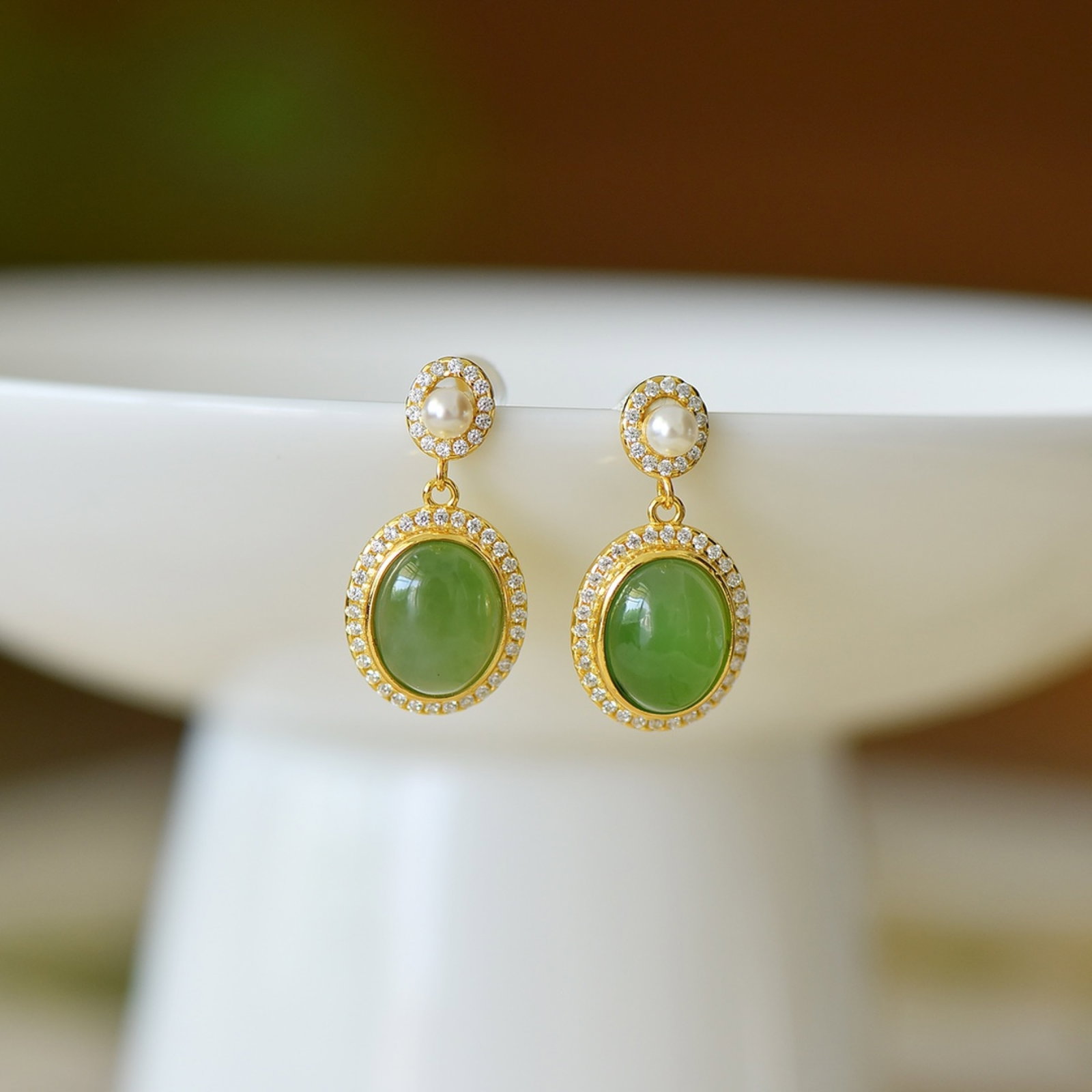 A Pair of Exquisite Sterling Silver-Gold Plated Inlaid Jasper Earrings: A Pair of Exquisite Sterling Silver-Gold Plated Inlaid Jasper Earrings,Size:0.3inx0.4in 一对纯银镀金镶碧玉耳环