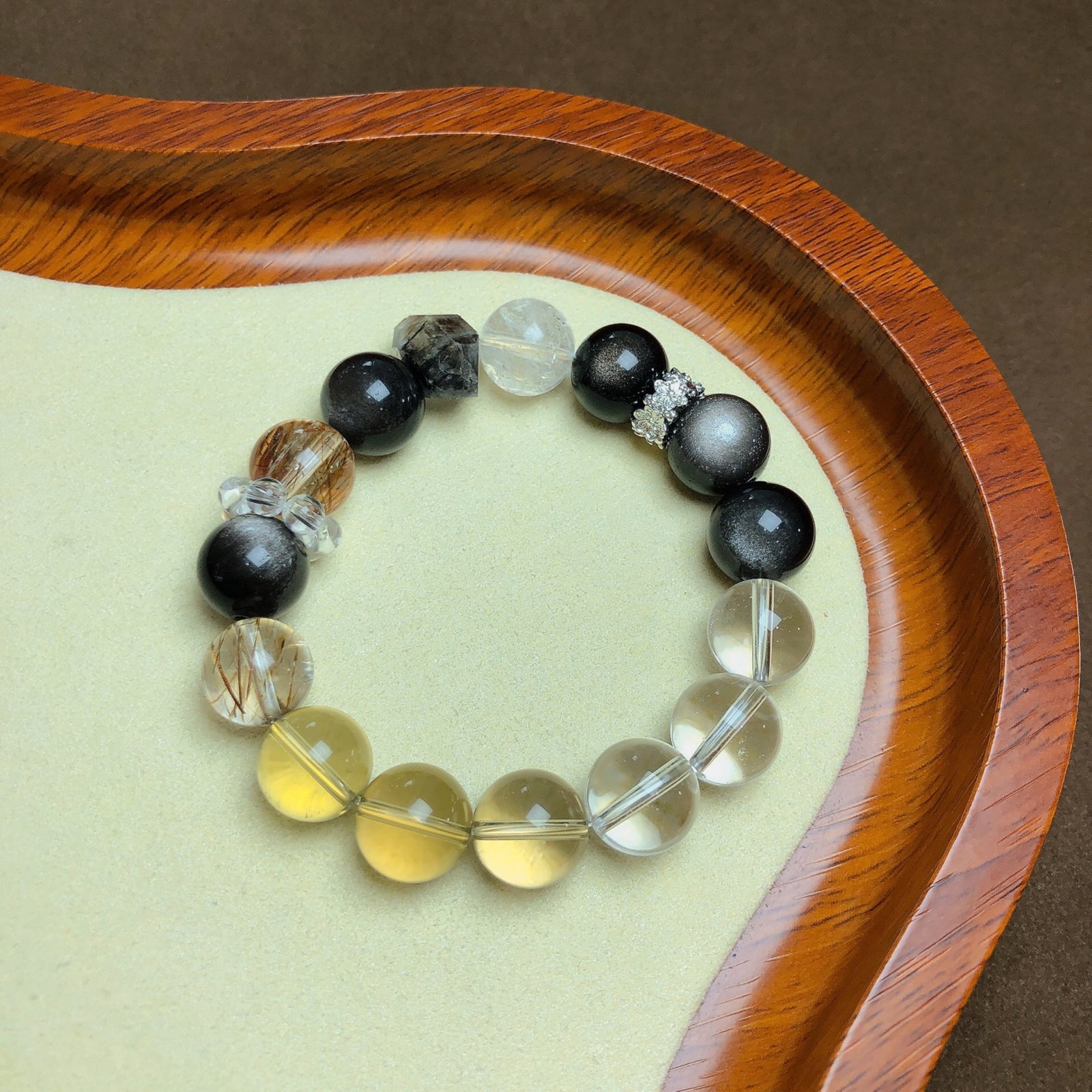 An Exquisite Crystal Bracelet: An Exquisite Crystal Bracelet,Size:0.5in,Weight:39.2g 水晶手串