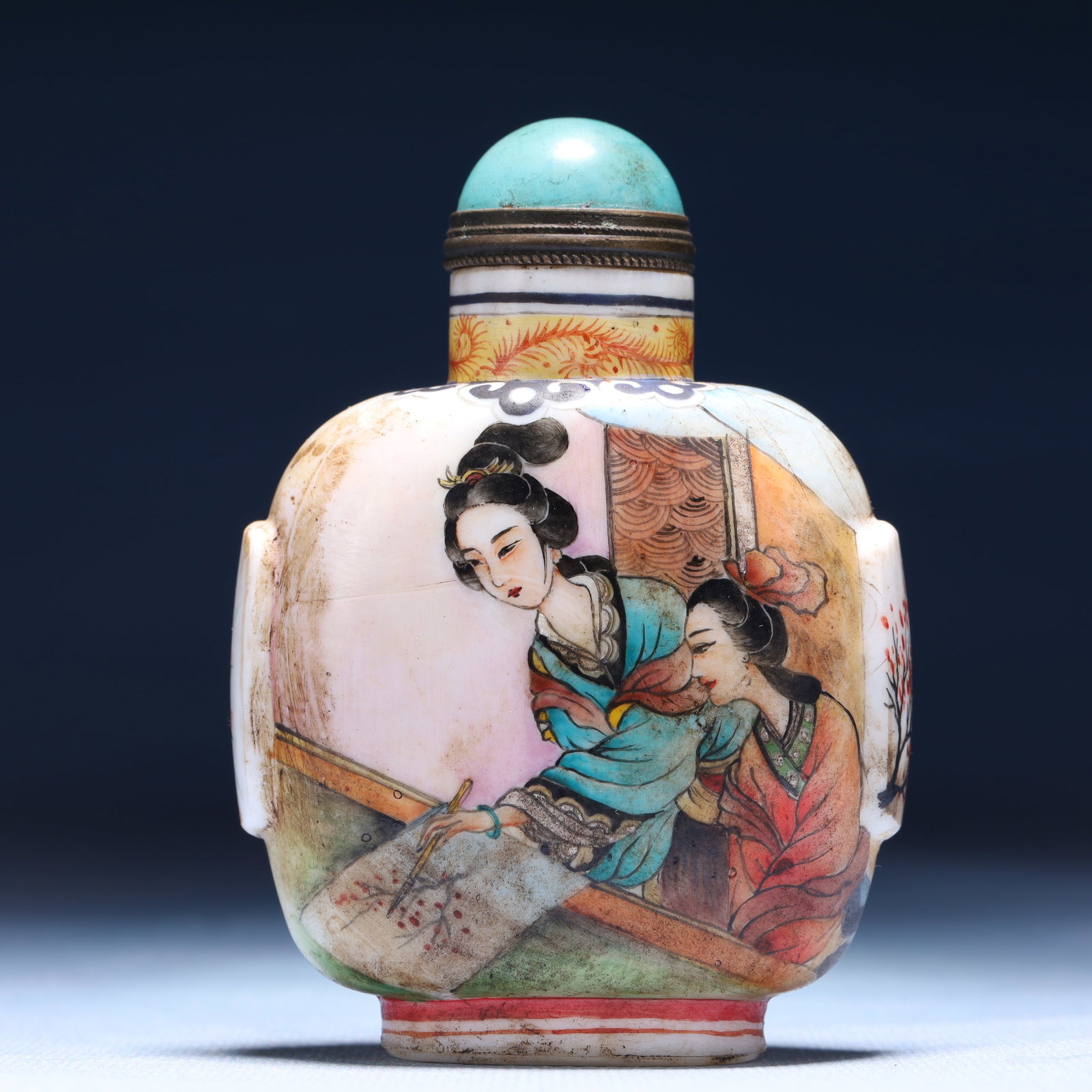 An Exquisite Glass Character and Story Pattern Snuff Bottle: An Exquisite Glass Character and Story Pattern Snuff Bottle,Qing Dynasty,China,Qianlong Four-character Mark,Size:2.4inx1.2inx3.5in,Weight:118g 琉璃人物故事纹&