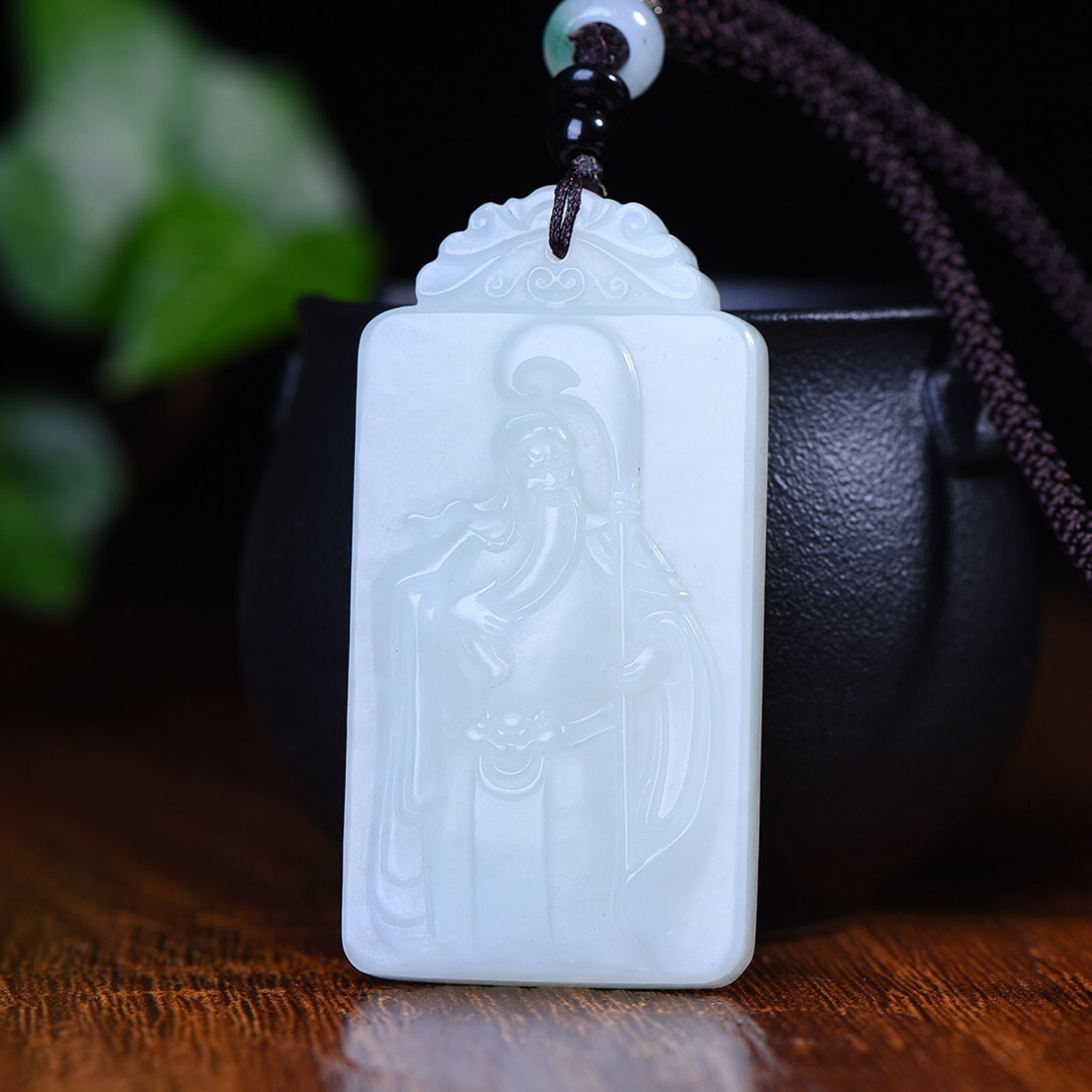 An Exquisite White Jade Guangong Pattern Pendant: An Exquisite White Jade Guangong Pattern Pendant,Size:1.2inx2.4in (寓意)吉祥 刚正不阿 白玉关公像纹牌