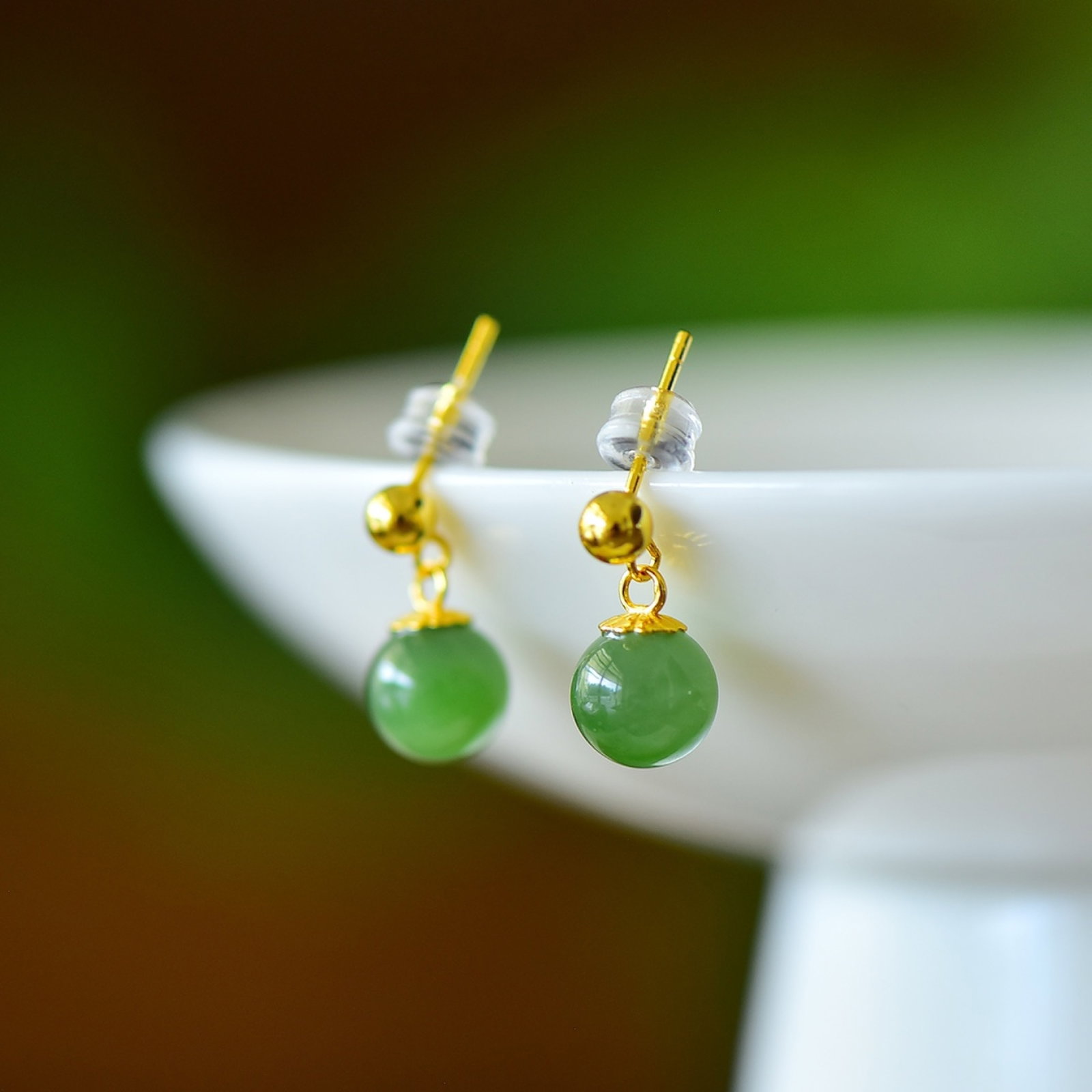 A Pair of Exquisite Sterling Silver-Gold Plated Inlaid Jasper Earrings: A Pair of Exquisite Sterling Silver-Gold Plated Inlaid Jasper Earrings,Size:0.3inx0.3in 一对纯银镀金镶碧玉耳环