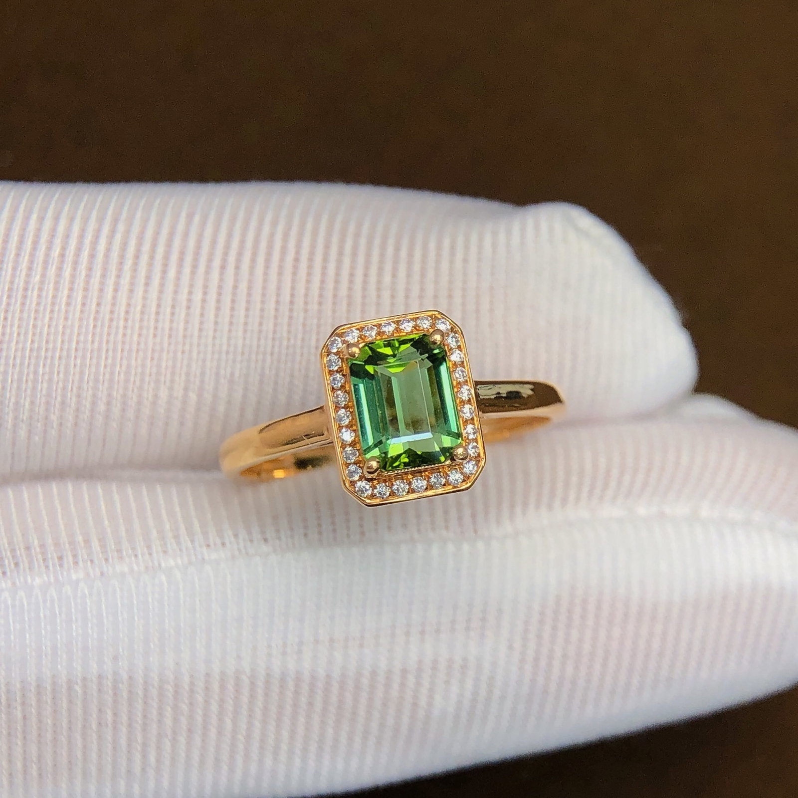 1.67Ctw Natural Tourmaline Ring: 1.67Ctw Natural Tourmaline Ring,Size:0.3inx0.2in 1.67Ctw天然碧玺戒指