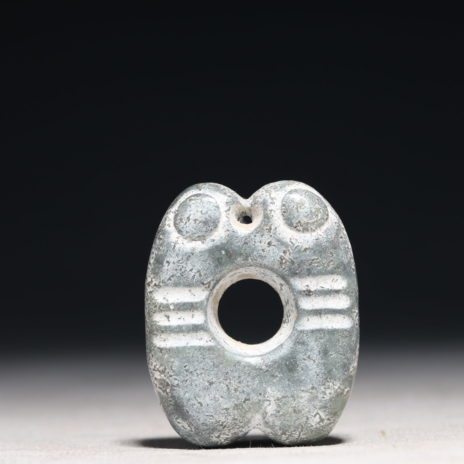 An Archaic Hongshan Culture Cyan jade Pendant: An Archaic Hongshan Culture Cyan jade Pendant,Ancient Time, China,Size:1.5inx0.5inx1.8in Weight:43.6g 红山文化青玉挂件,新石器时&