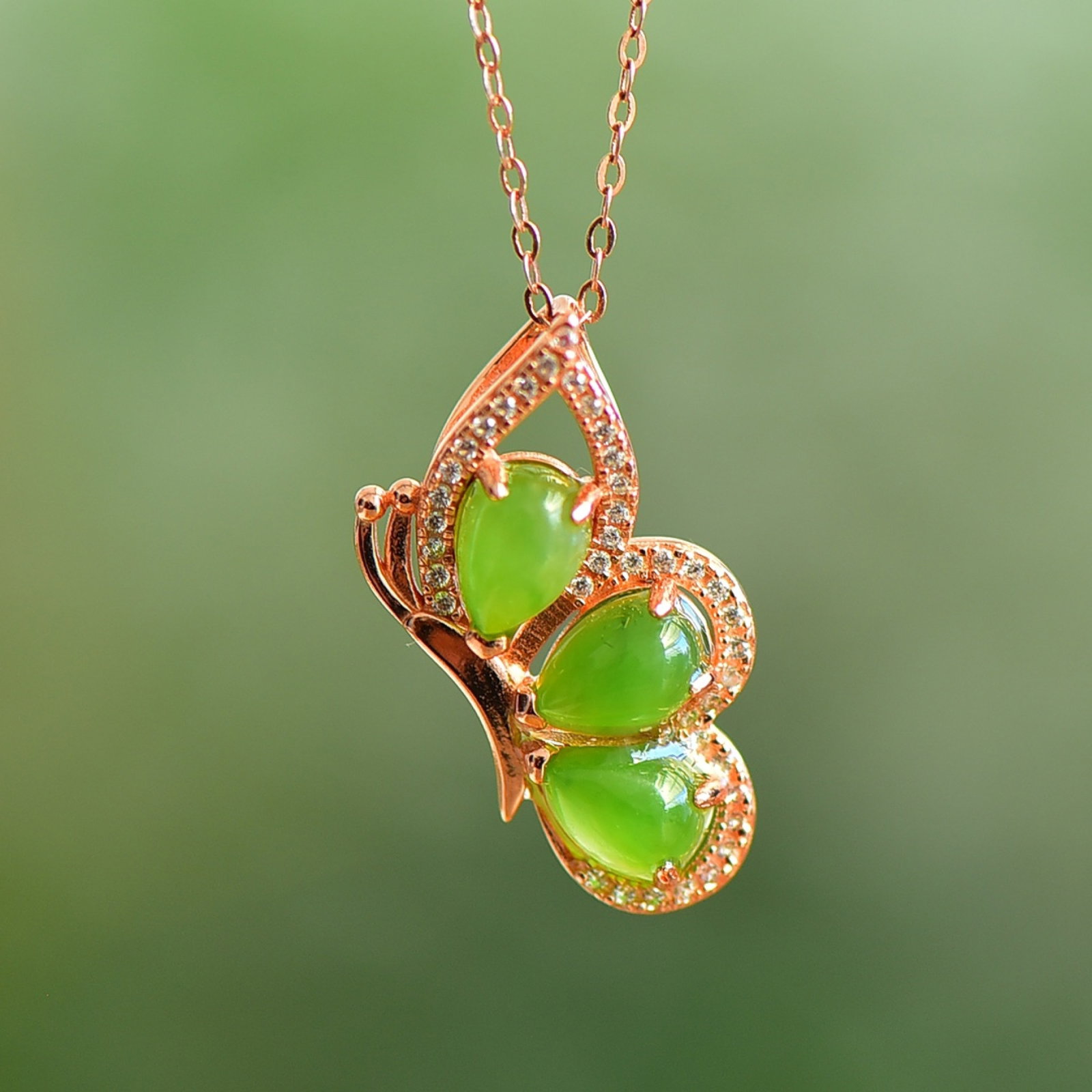 An Exquisite Sterling Silver Inlaid Jasper Butterfly Necklace,Inlaid Diamond: An Exquisite Sterling Silver Inlaid Jasper Butterfly Necklace,Inlaid Diamond,Size:0.2inx0.3in 纯银镶碧玉蝴蝶项链,嵌钻石