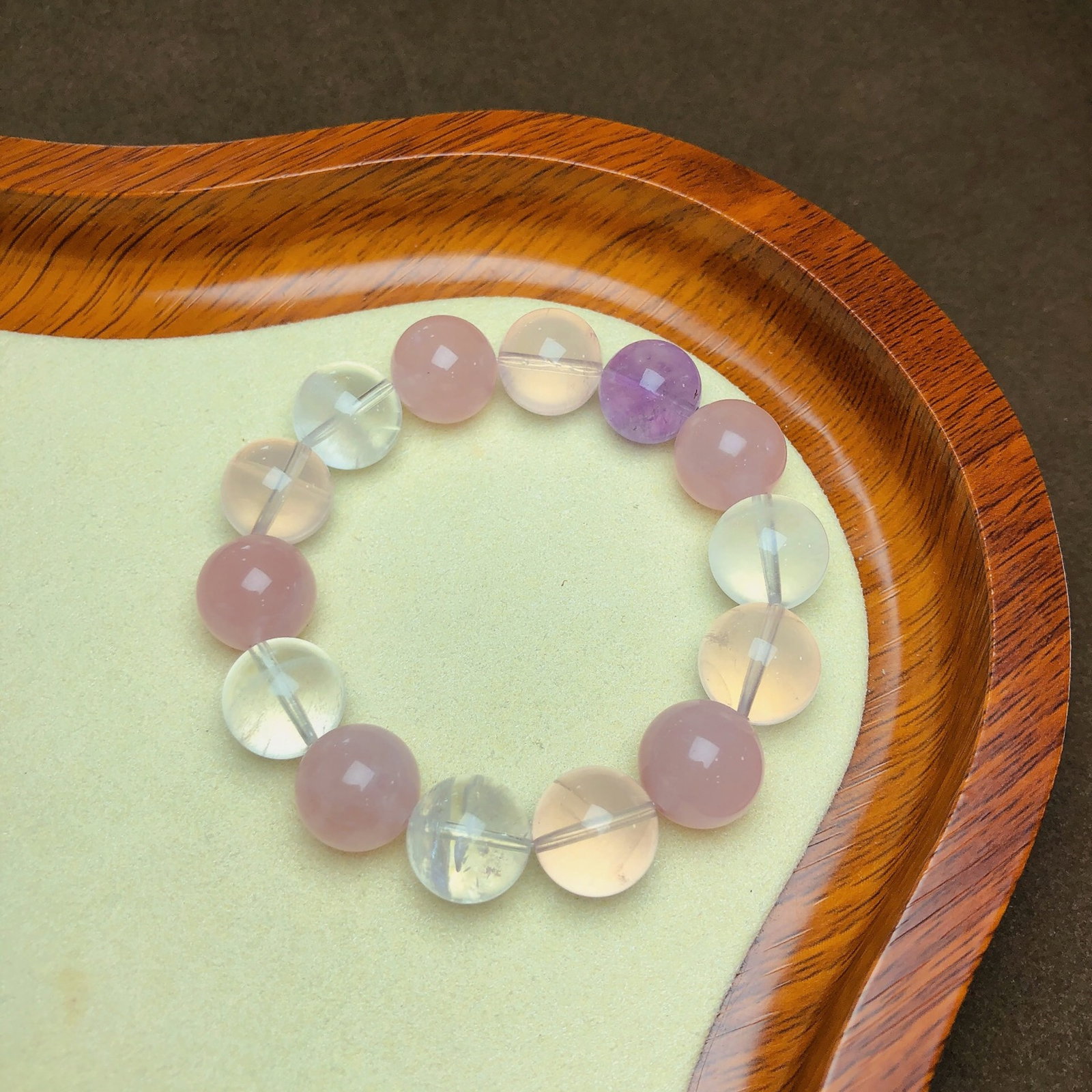 An Exquisite Crystal Bracelet: An Exquisite Crystal Bracelet,Size:0.5in,Weight:47.8g 水晶手串