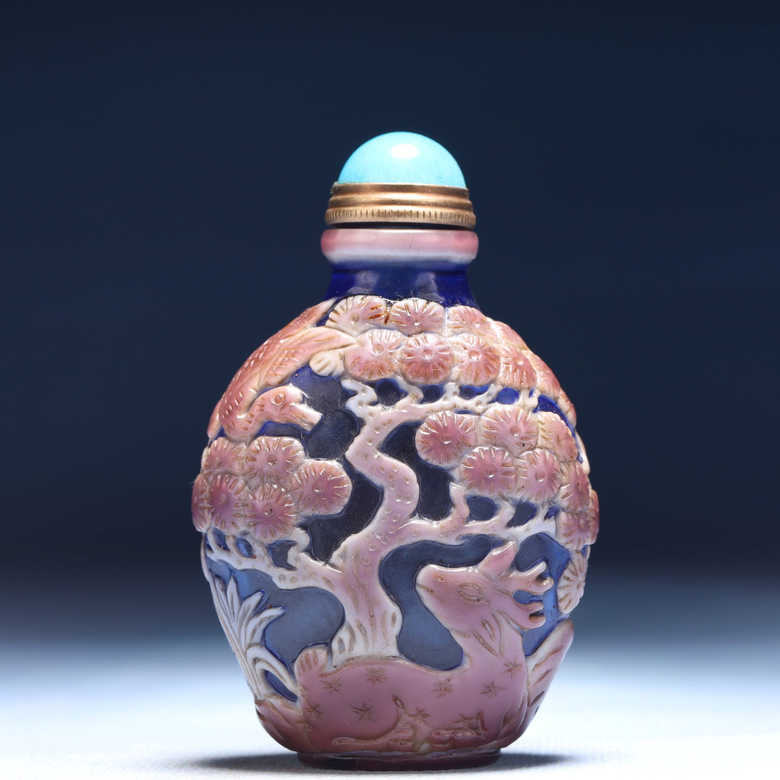An Exquisite Glass Flower and Bird Pattern Snuff Bottle: An Exquisite Glass Flower and Bird Pattern Snuff Bottle,Qing Dynasty,China,Qianlong Four-character Mark,Size:2inx1.2inx3.1in,Weight:95g 琉璃花鸟纹鼻烟壶