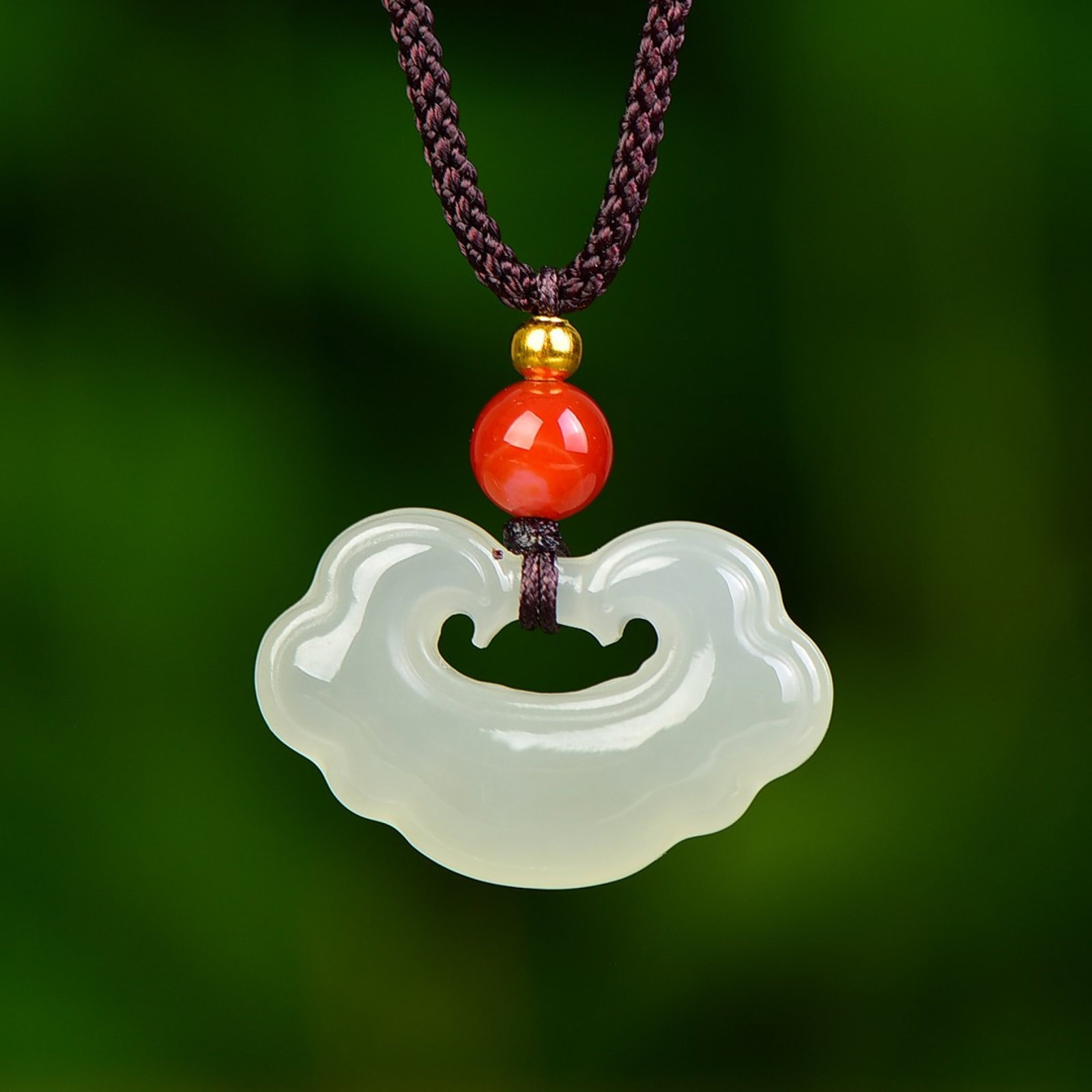 An Exquisite White Jade Pendant: An Exquisite White Jade Pendant,Size:0.7inx1.1in 白玉挂件