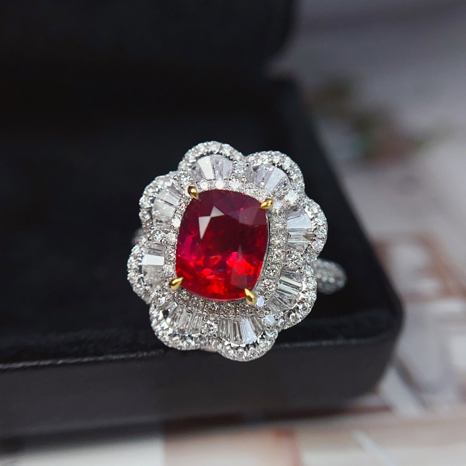 A Exquisite 18k Gold Inlaid 3.06ct Natural Ruby and 1.298ct Diamond Ring: A Exquisite 18k Gold Inlaid 3.06ct Natural Ruby and 1.298ct Diamond Ring,Total Weight:7.42g 18k金镶 3.06ct 天然红宝石和 1.298ct