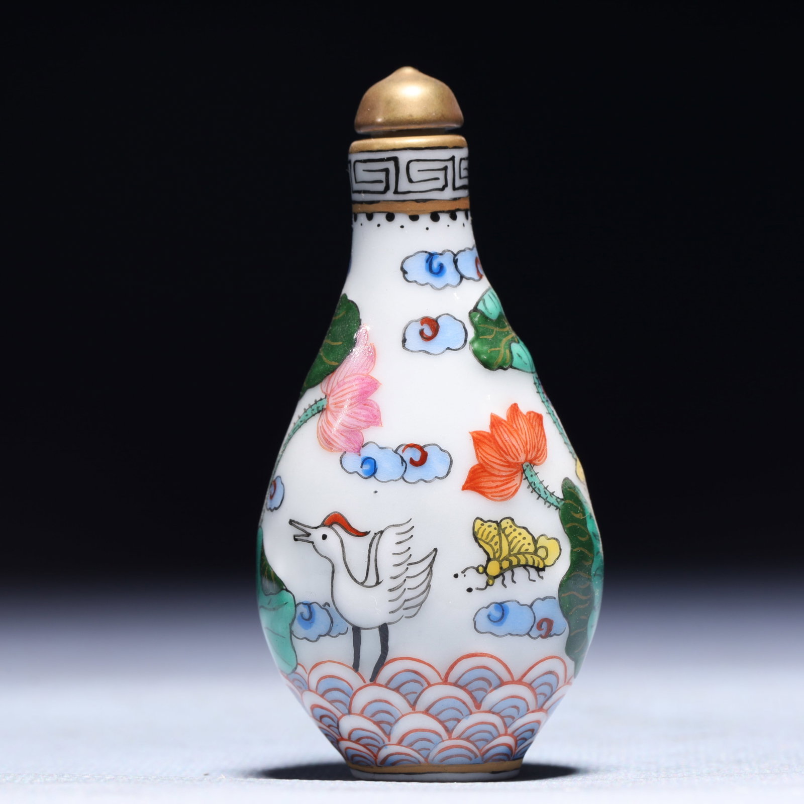 An Exquisite Famille-Rose Flower and Butterfly Pattern Snuff Bottle: An Exquisite Famille-Rose Flower and Butterfly Pattern Snuff Bottle,Qing Dynasty,China,Qianlong Four-character Mark,Size:1.4inx0.8inx3in,Weight:41.9g