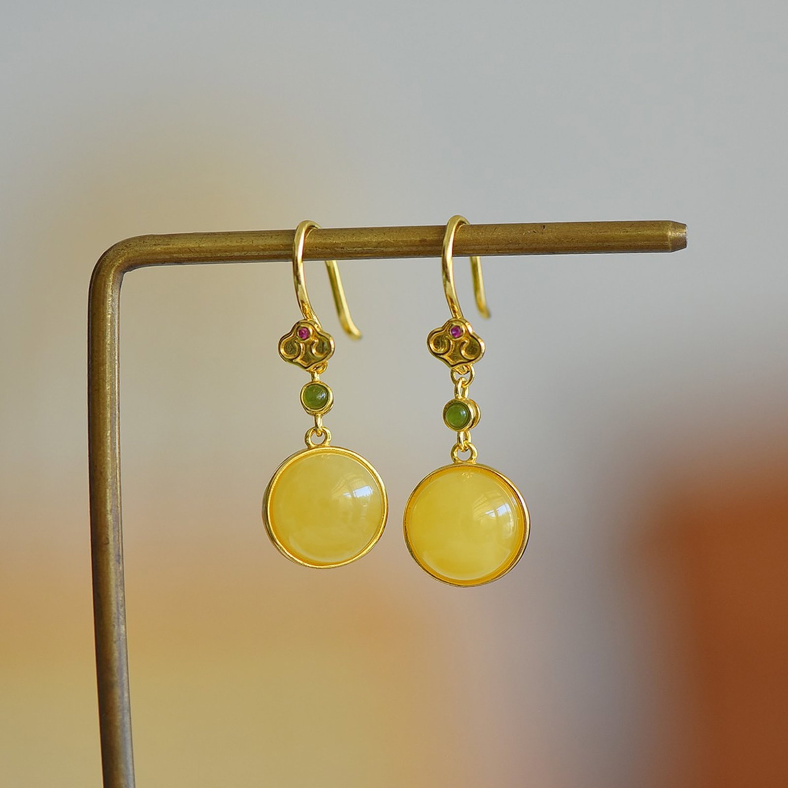 A Pair of Exquisite Sterling Silver-Gold Plated Inlaid Amber Earrings,Inlaid Jasper: A Pair of Exquisite Sterling Silver-Gold Plated Inlaid Amber Earrings,Inlaid Jasper,Size:0.4inx0.4in