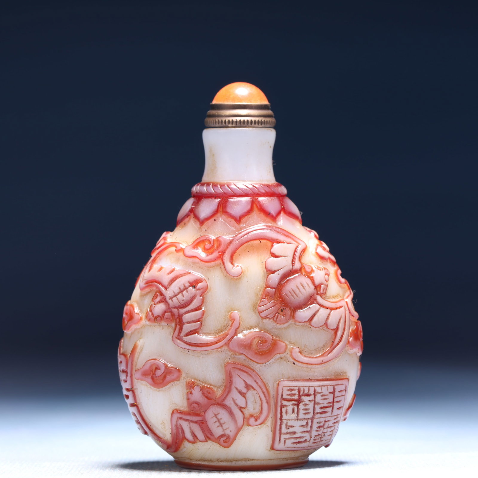 An Exquisite Glass Bats and Peach Pattern Snuff Bottle: An Exquisite Glass Bats and Peach Pattern Snuff Bottle,Qing Dynasty,China,Qianlong Four-character Mark,Size:2inx1.2inx3.1in,Weight:51g