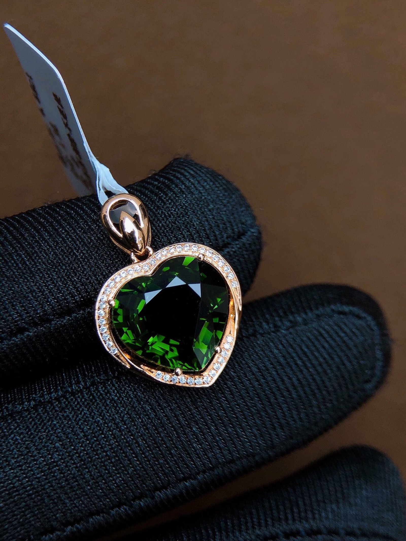 6.88Ctw Natural Tourmaline Necklace: 6.88Ctw Natural Tourmaline Necklace,Size:0.5inx0.5in 6.88Ctw天然碧玺项链