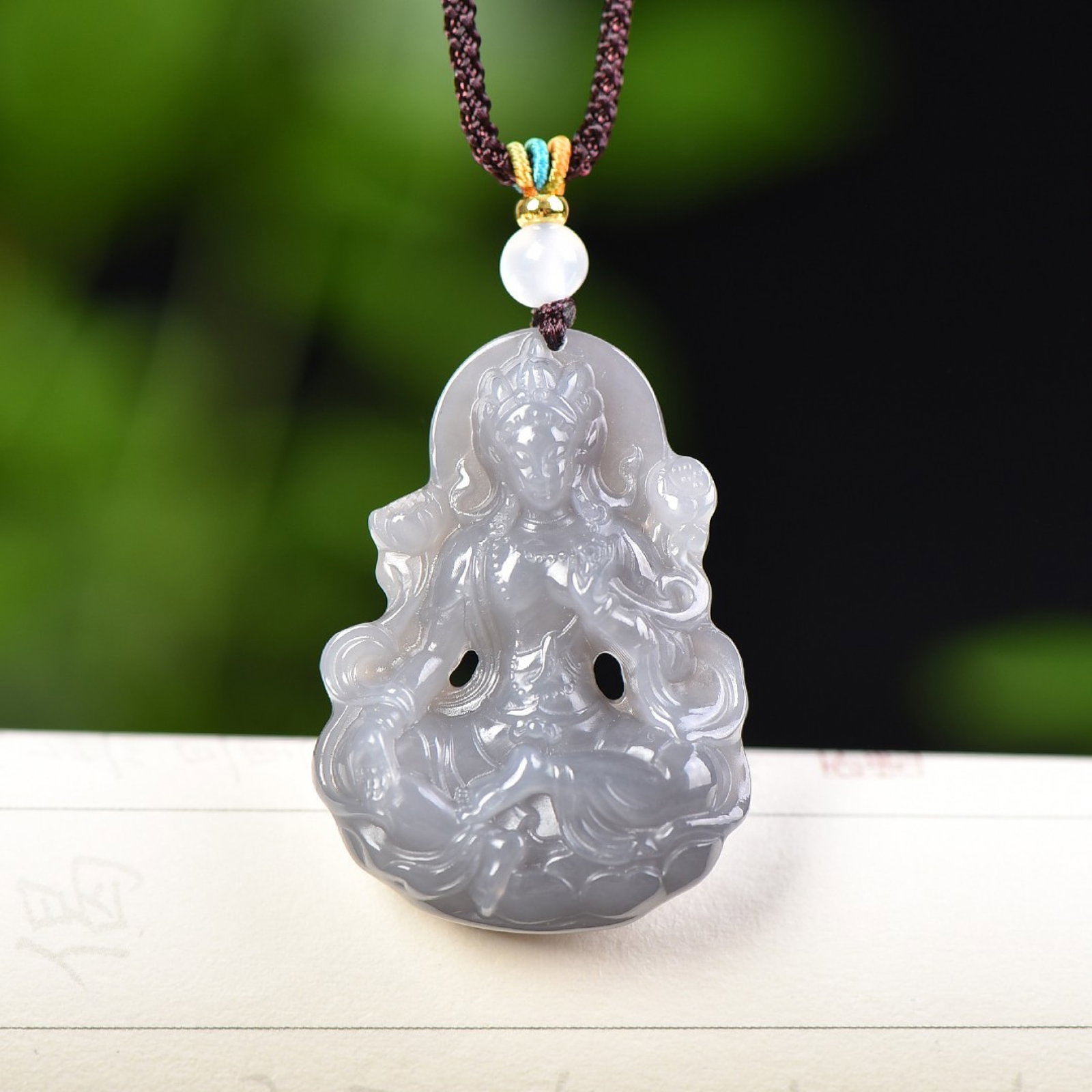 An Exquisite White Jade Statue of Avalokitesvara Pendant: An Exquisite White Jade Statue of Avalokitesvara Pendant,Size:1.2inx1.7in 白玉观音像挂件