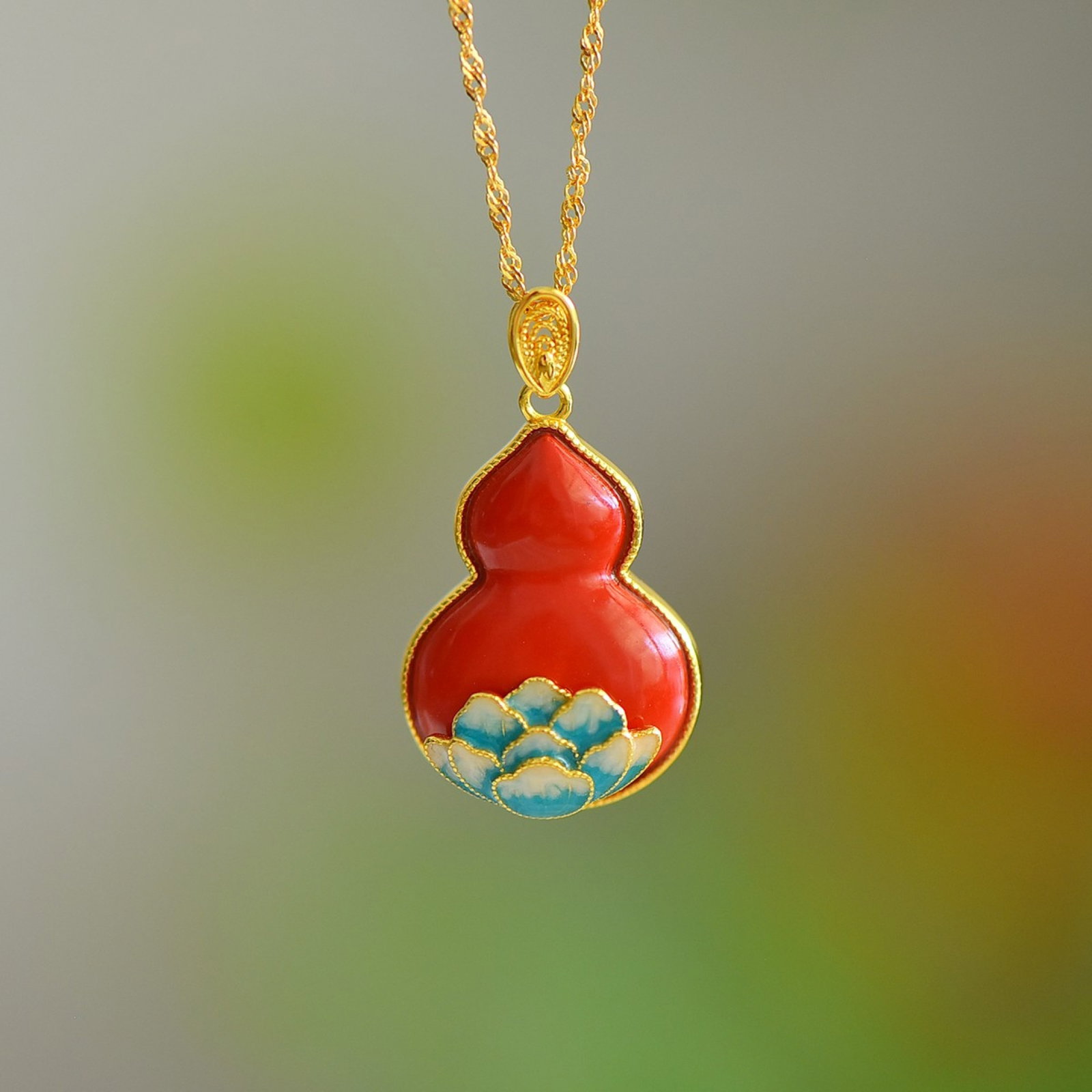 An Exquisite Sterling Silver-Gold Plated Inlaid Cinnabar Gourd Pendant: An Exquisite Sterling Silver-Gold Plated Inlaid Cinnabar Gourd Pendant,Size:0.6inx0.8in