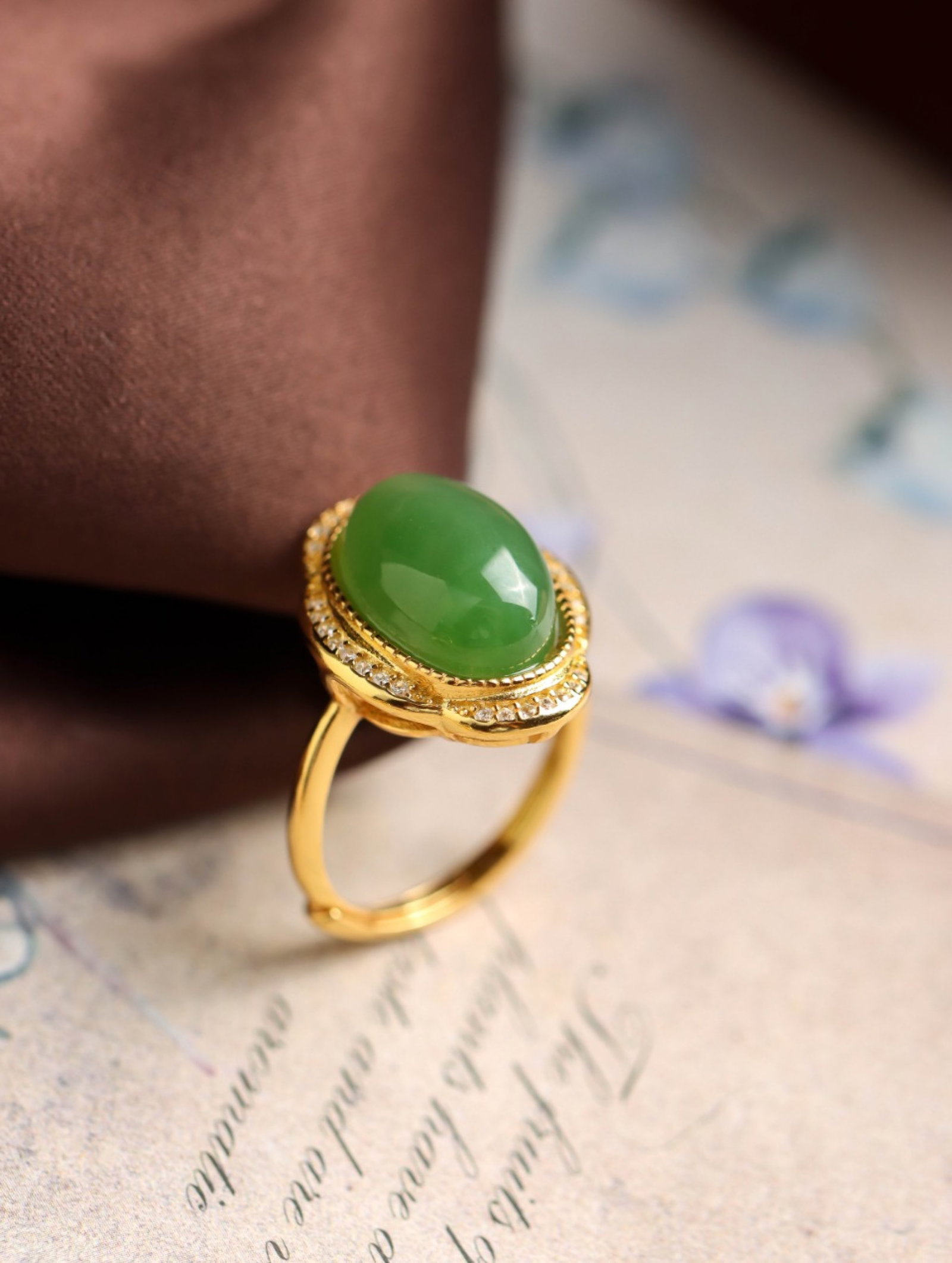 An Exquisite Sterling Silver-Gold Plated Inlaid Jasper Ring, Inlaid Diamond: An Exquisite Sterling Silver-Gold Plated Inlaid Jasper Ring, Inlaid Diamond 纯银镀金镶碧玉戒指,嵌钻石