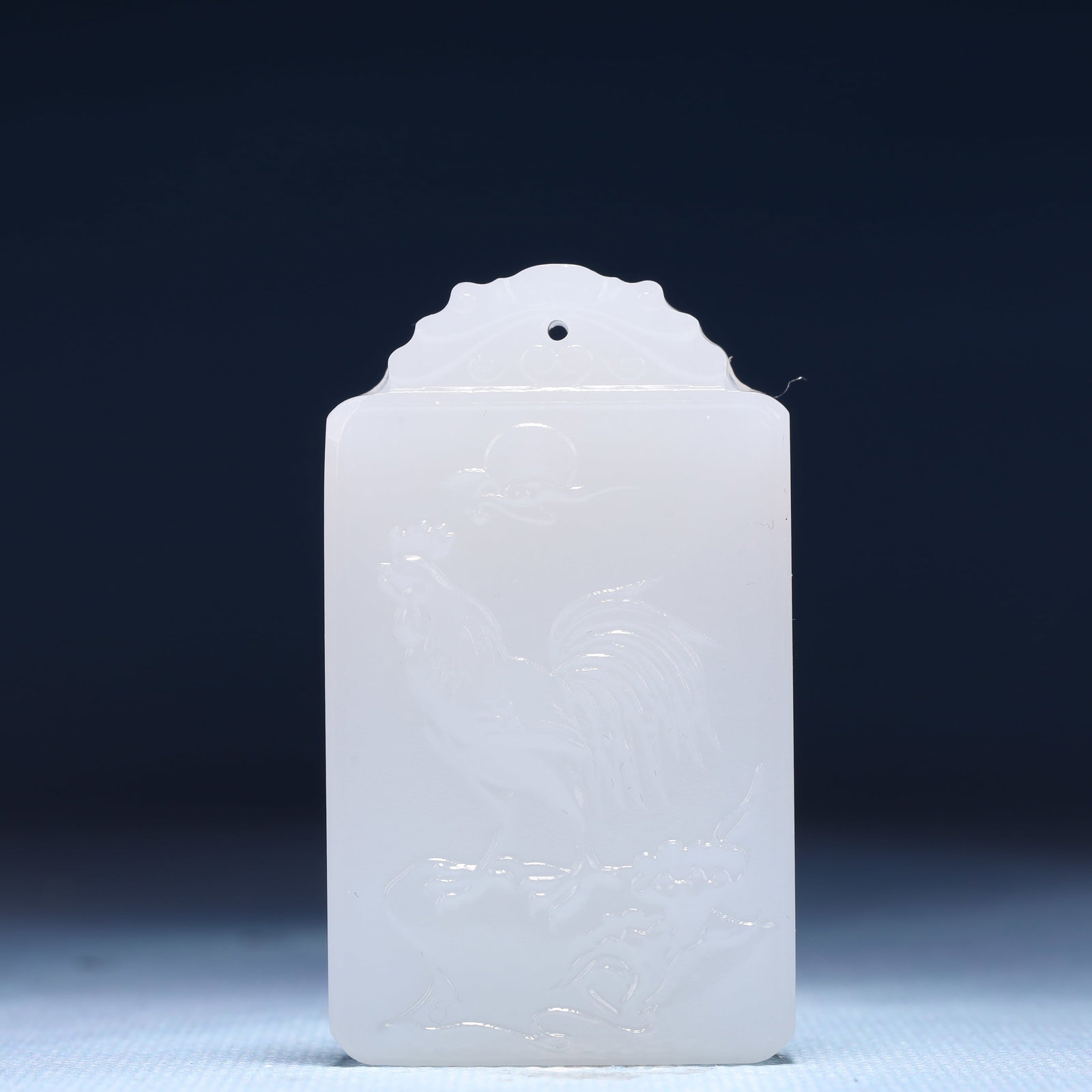 An Exquisite White Jade Rooster Pattern Pendant: An Exquisite White Jade Rooster Pattern Pendant,Size:1.6inx0.4inx2.4in,Weight:49g 白玉鸡纹牌