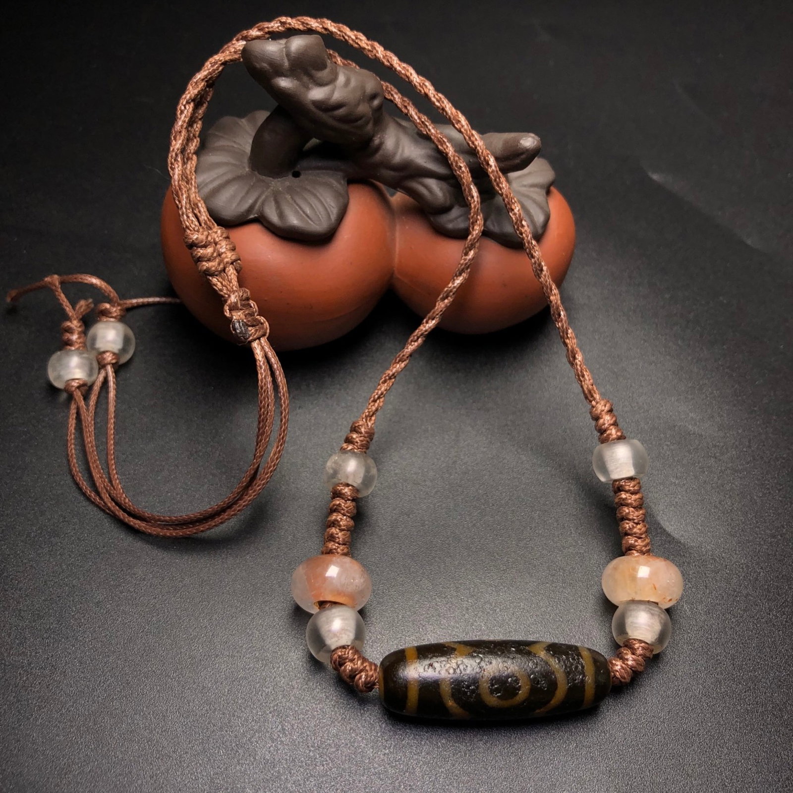 A Precious Dzi Bead Necklace: A Precious Dzi Bead Necklace,Size:1.5inx0.5in 天珠项链