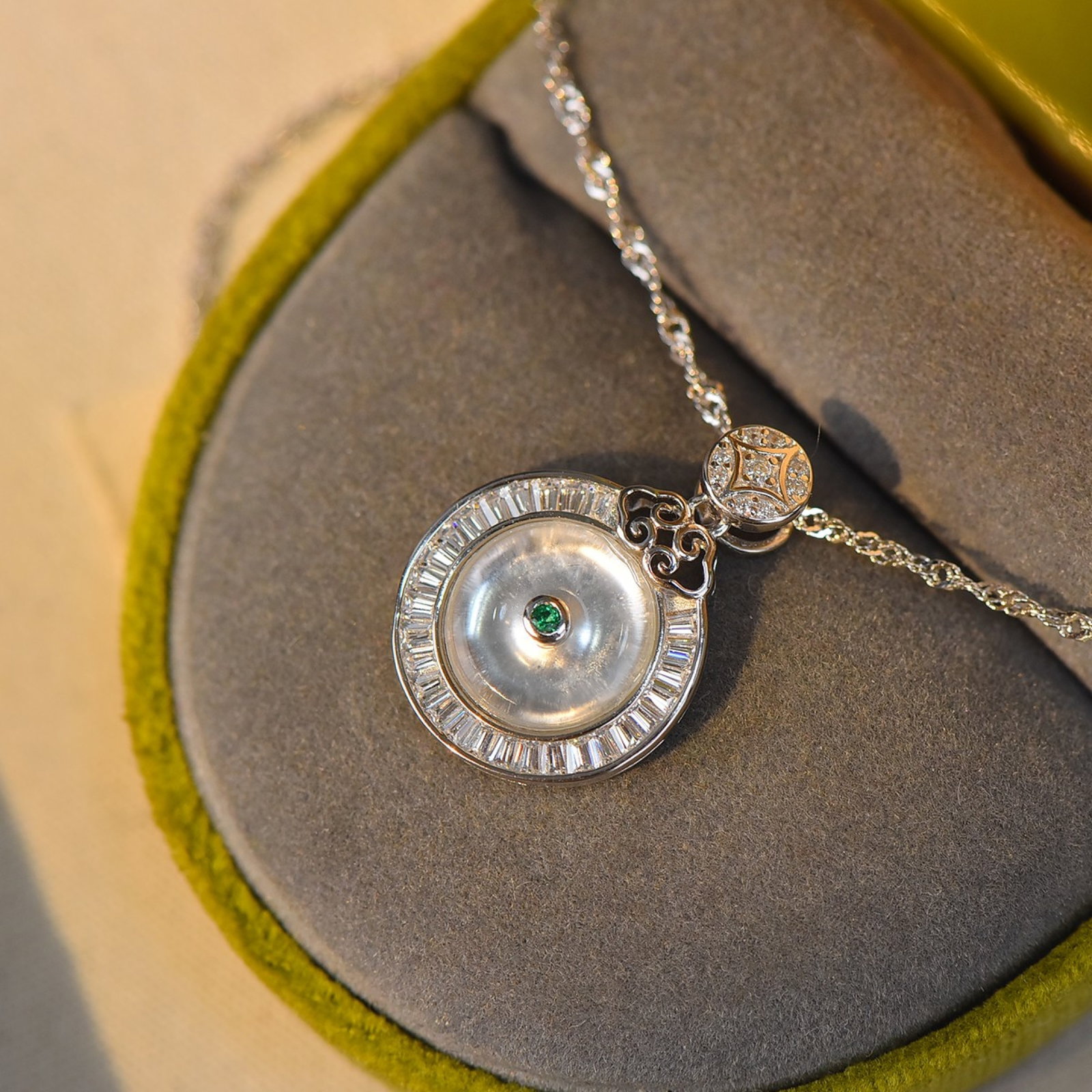 An Exquisite Sterling Silver Inlaid White Jade Necklace,Inlaid Diamond: An Exquisite Sterling Silver Inlaid White Jade Necklace,Inlaid Diamond,Size:0.4inx0.4in 纯银镶白玉项链,嵌钻石