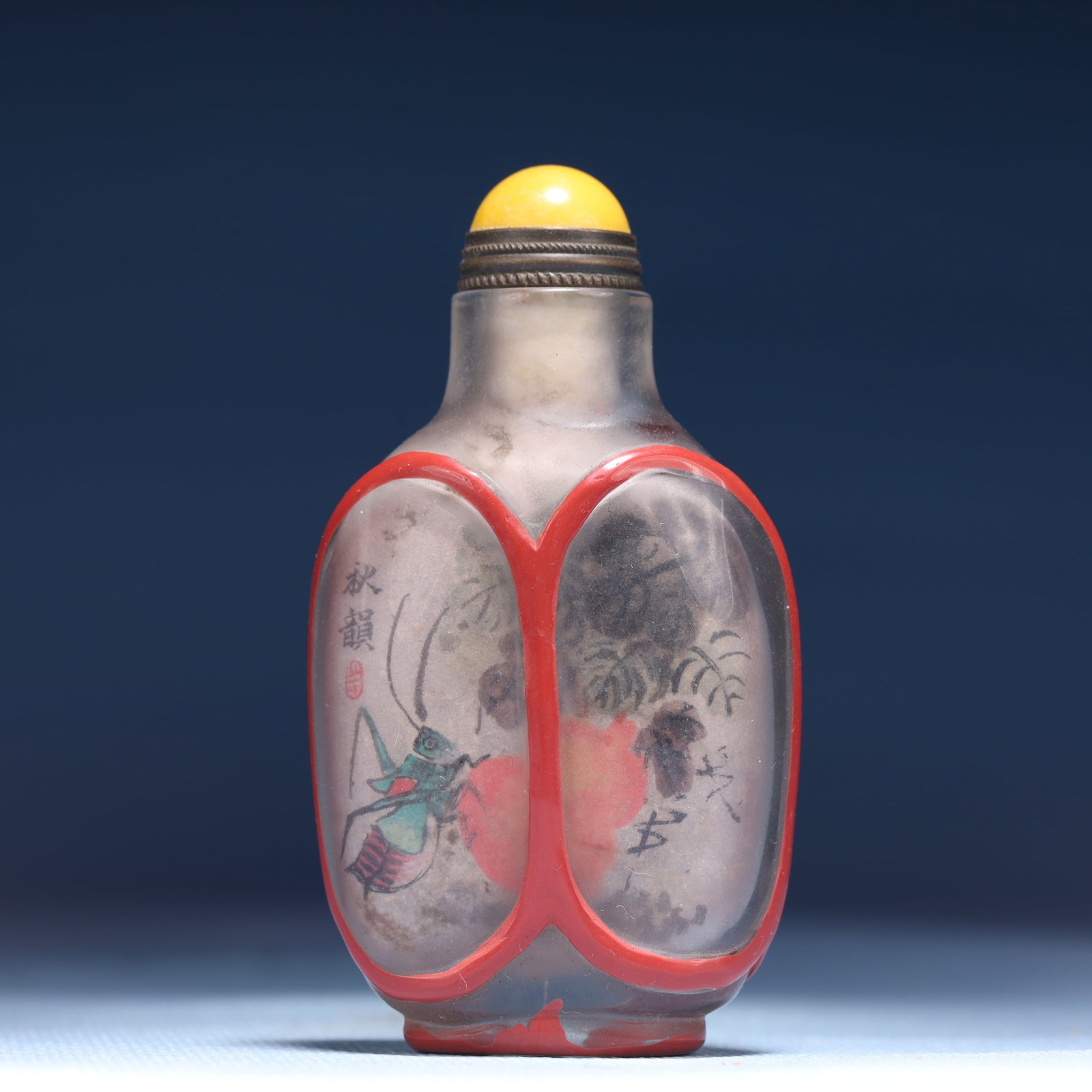An Exquisite Glass Cricket Pattern Snuff Bottle: An Exquisite Glass Cricket Pattern Snuff Bottle,Qing Dynasty,China,Size:2inx1.2inx3.1in,Weight:57g 琉璃蟋蟀纹鼻烟壶,中国清代