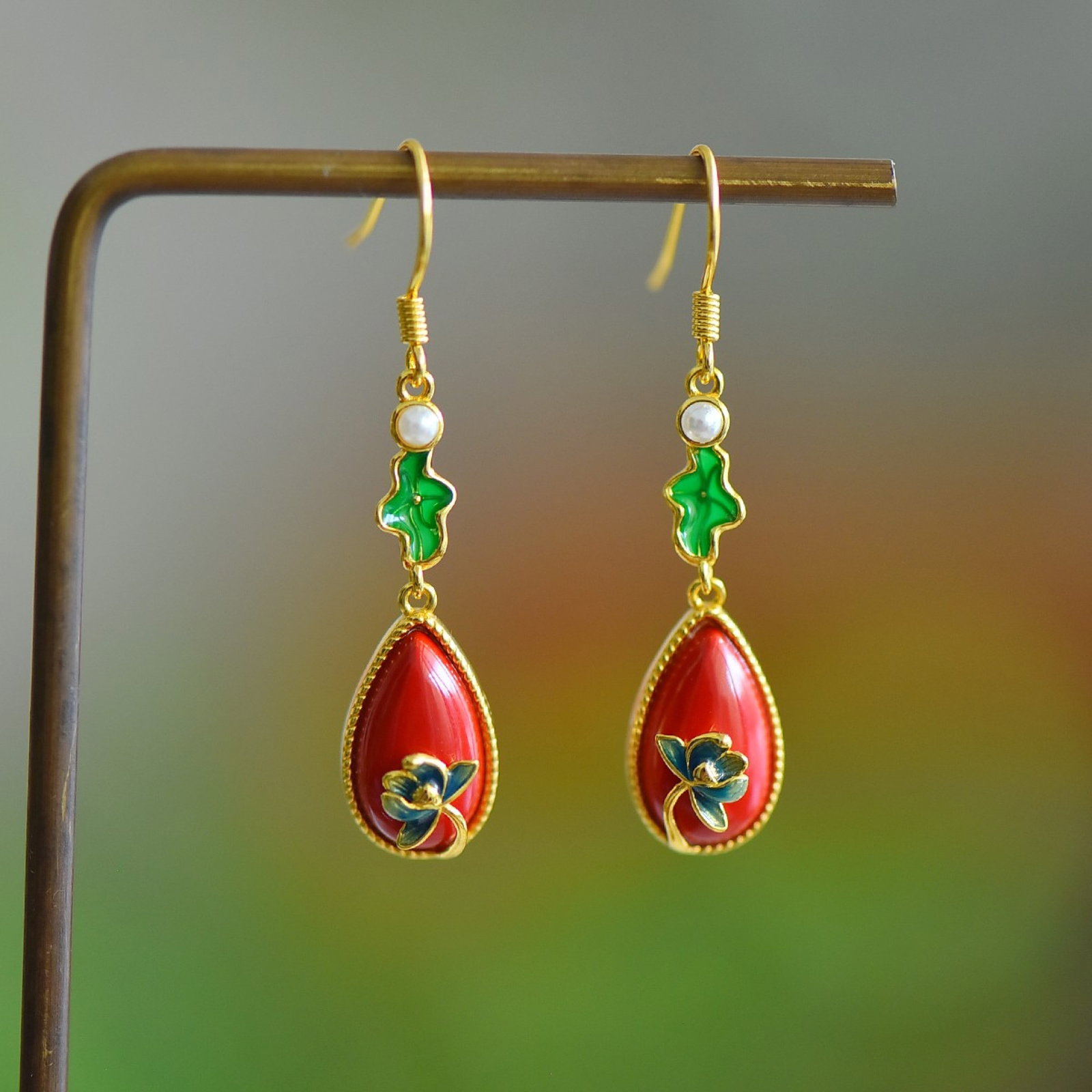 A Pair of Exquisite Sterling Silver-Gold Plated Inlaid Cinnabar Earrings,Inlaid Pearls: A Pair of Exquisite Sterling Silver-Gold Plated Inlaid Cinnabar Earrings,Inlaid Pearls,Size:0.3inx0.6in 寓意:和和美美,好运连连 一ë
