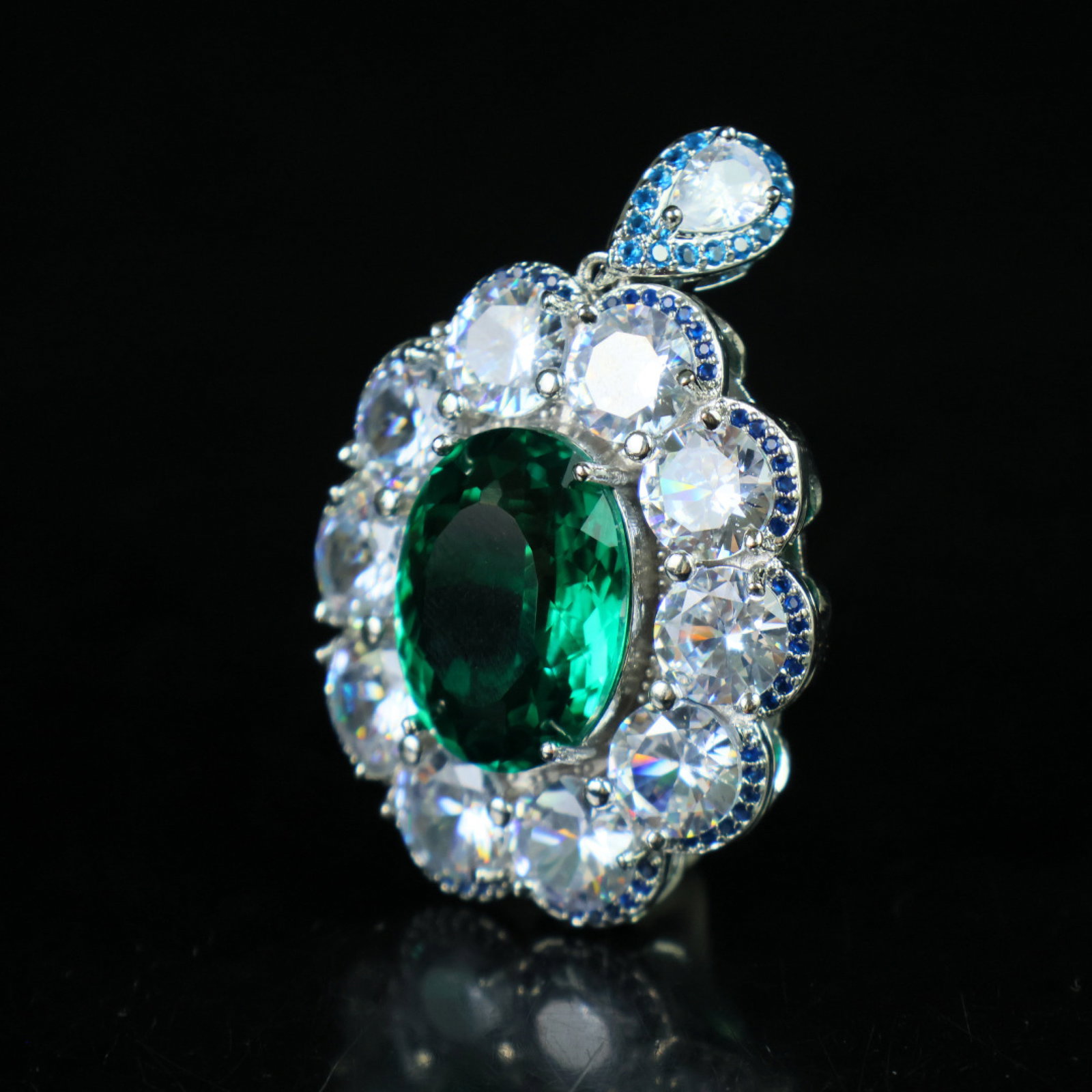 An Exquisite Pendant - 4