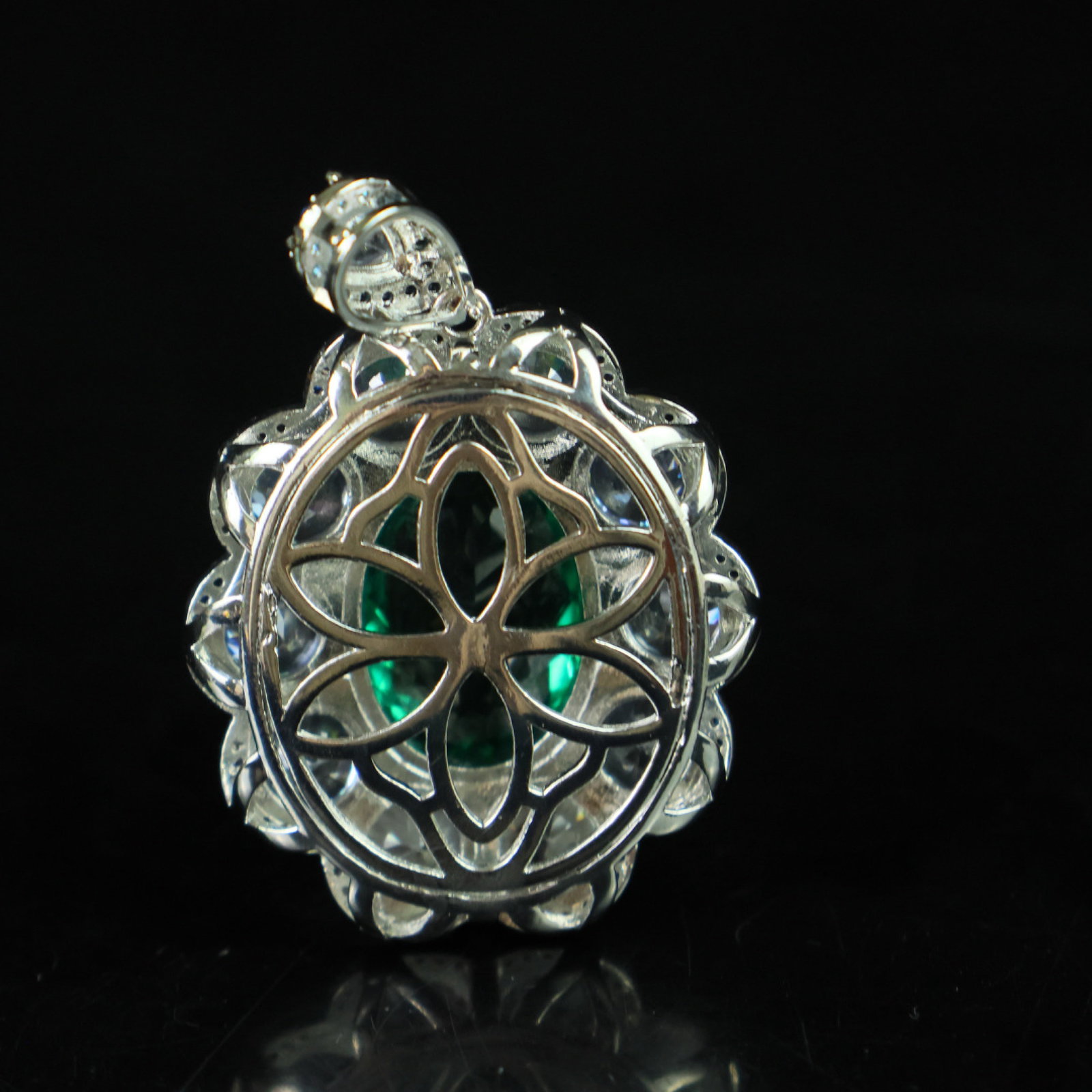 An Exquisite Pendant - 5