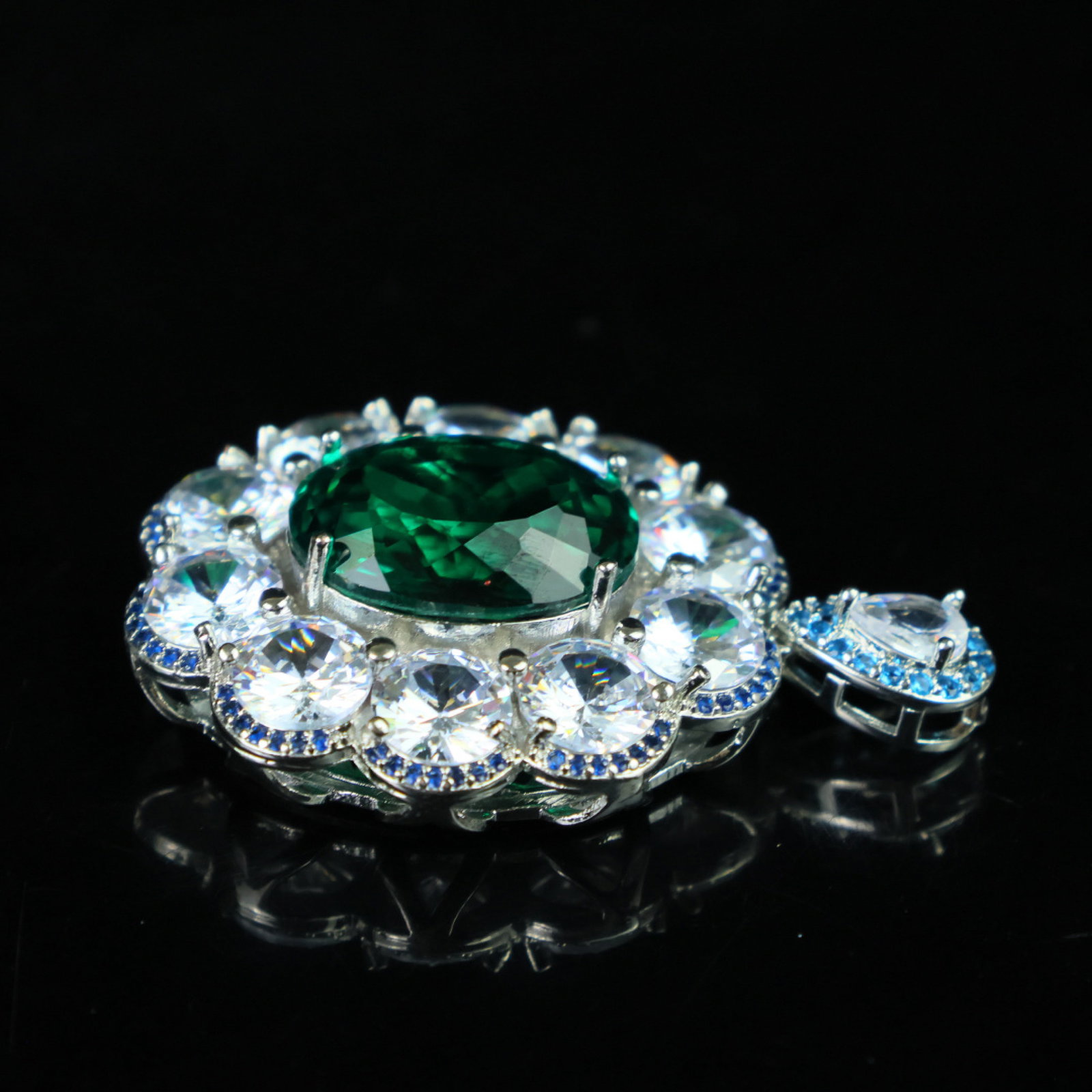 An Exquisite Pendant - 6