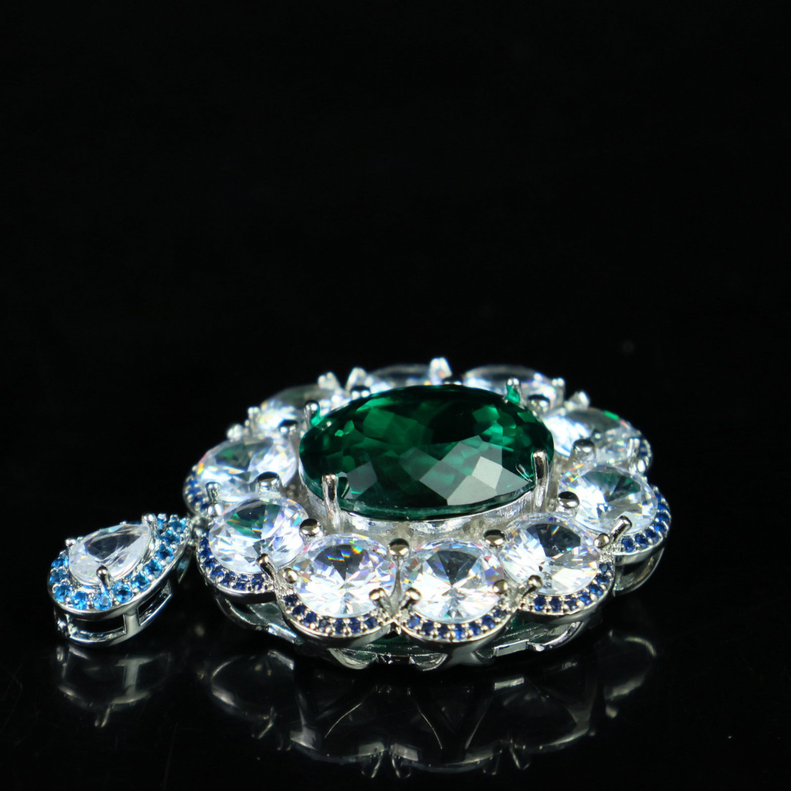 An Exquisite Pendant - 7