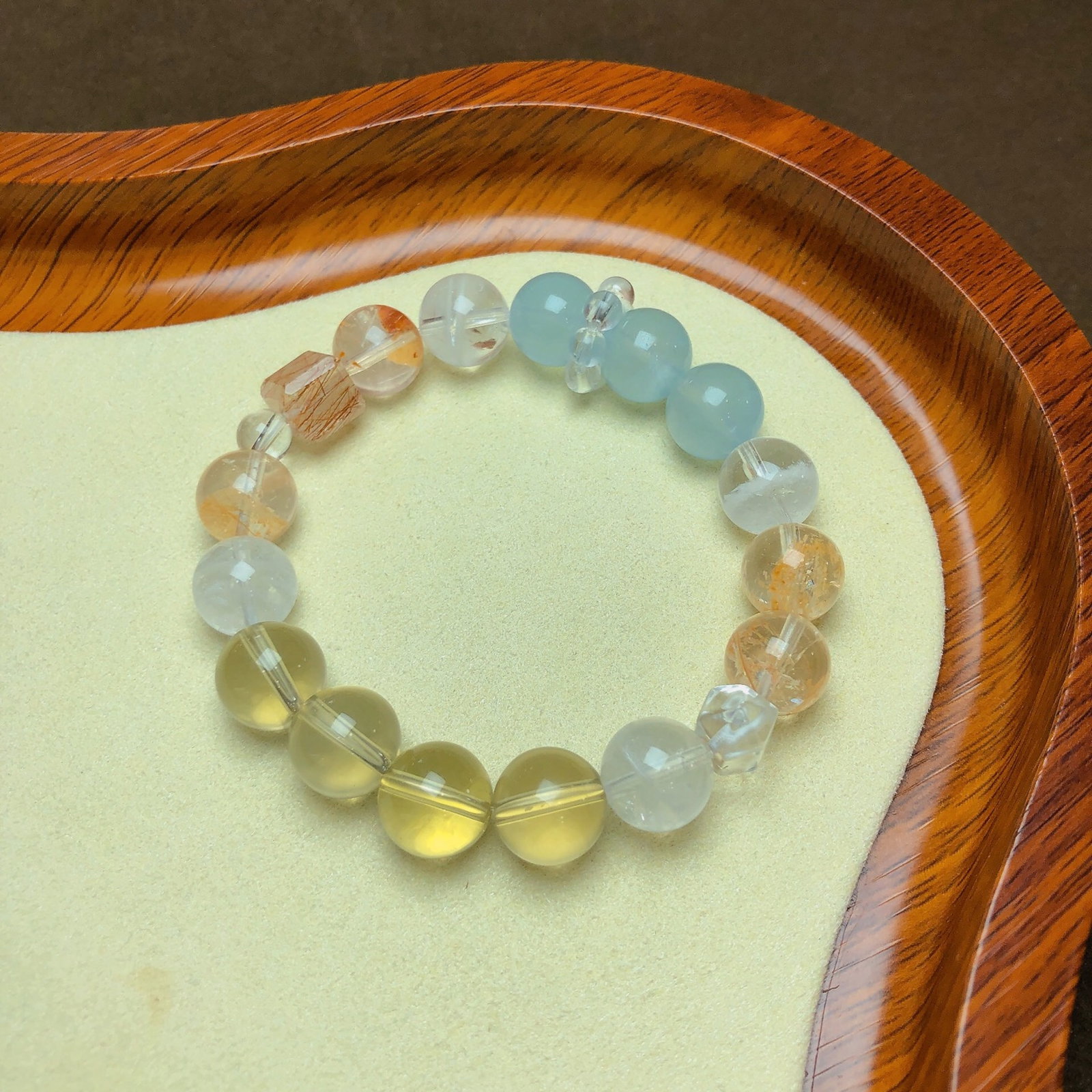 An Exquisite Crystal Bracelet: An Exquisite Crystal Bracelet,Size:0.4in,Weight:34.4g 水晶手串