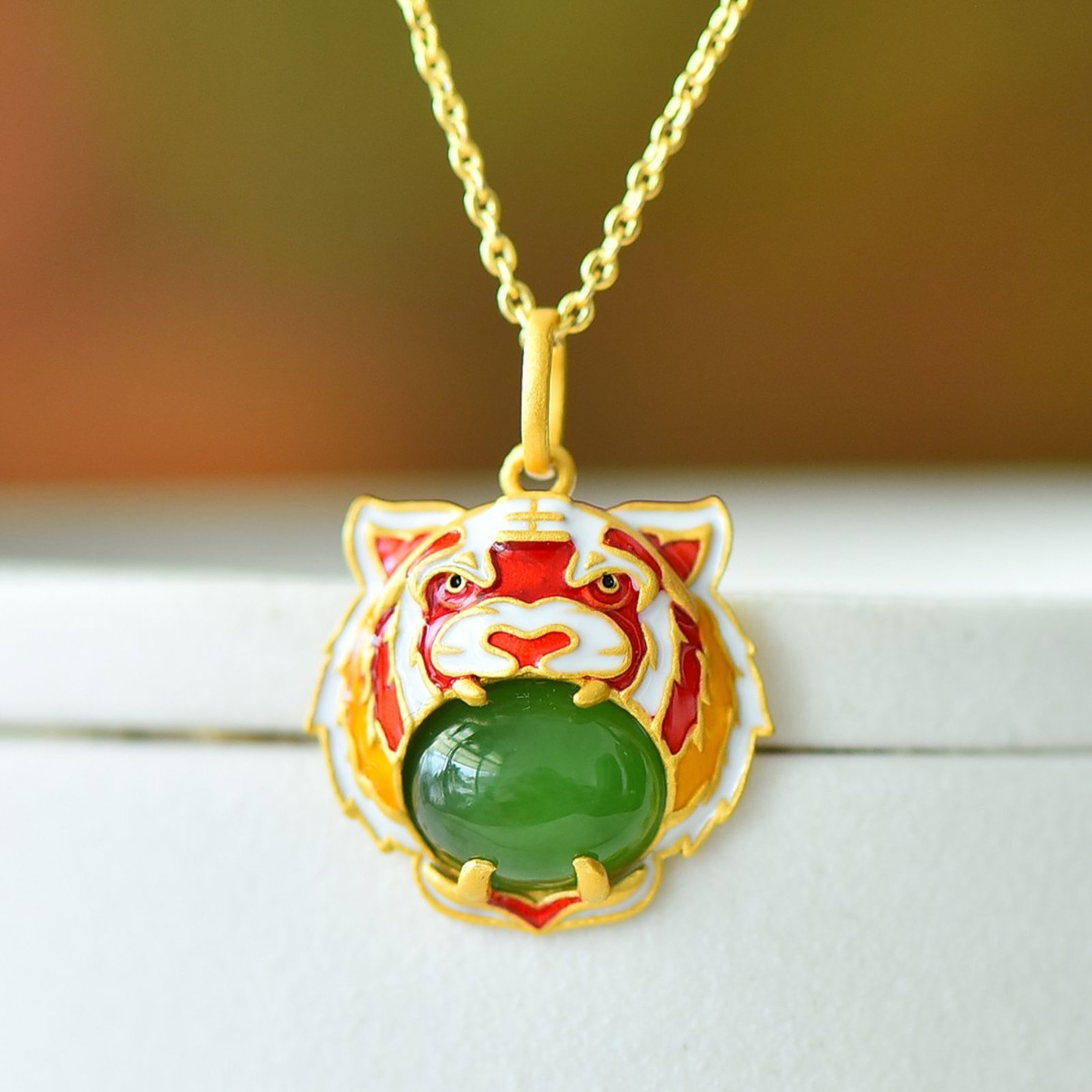 An Exquisite Sterling Silver-Gold Plated Inlaid Jasper Pendant: An Exquisite Sterling Silver-Gold Plated Inlaid Jasper Pendant 纯银镀金镶碧玉吊坠